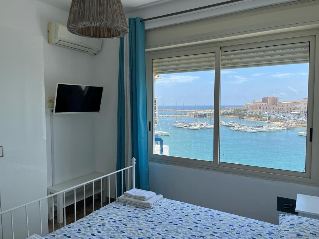 Deluxe Double Room with Sea View - Photo 5