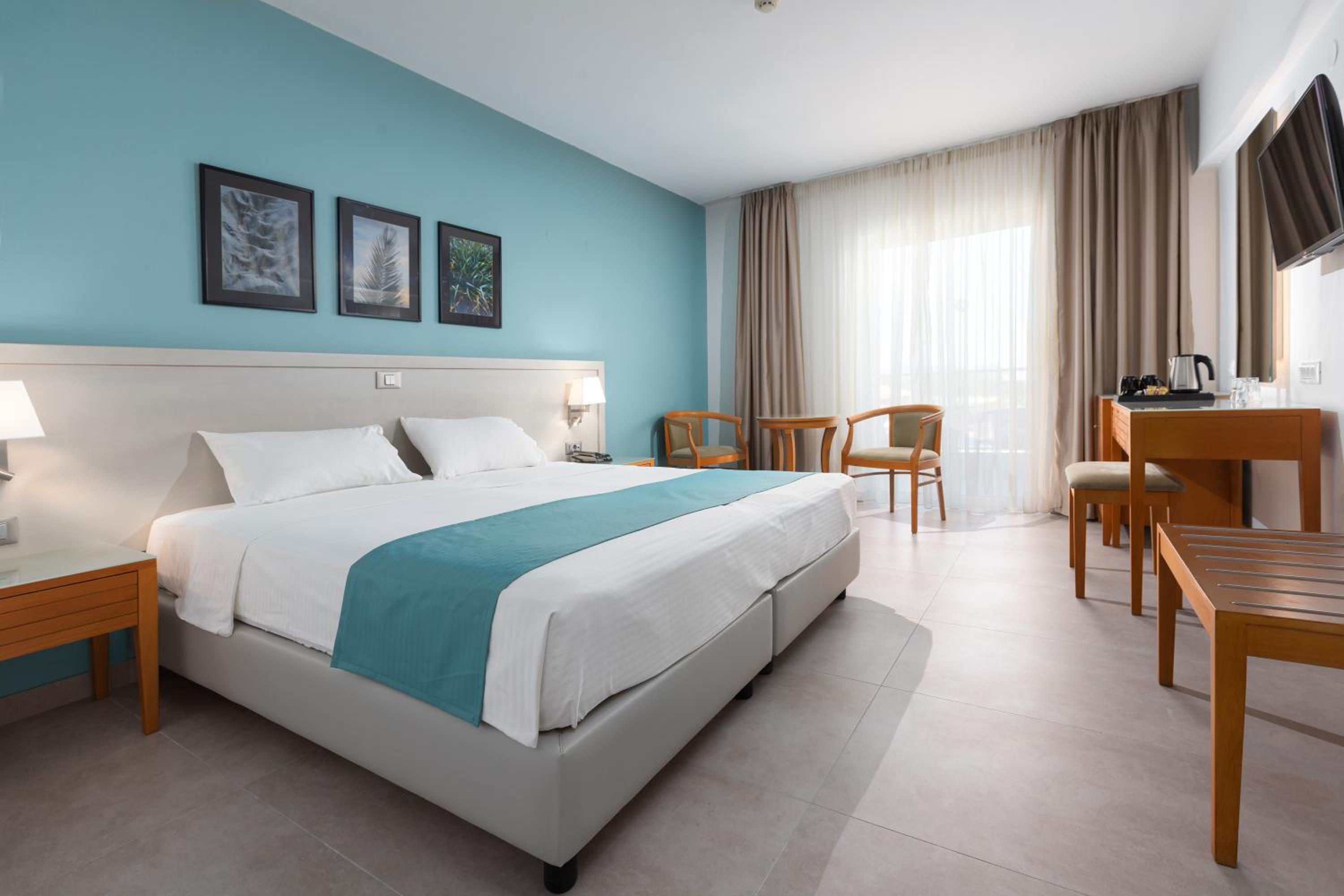 Double or Twin Room - Photo 3