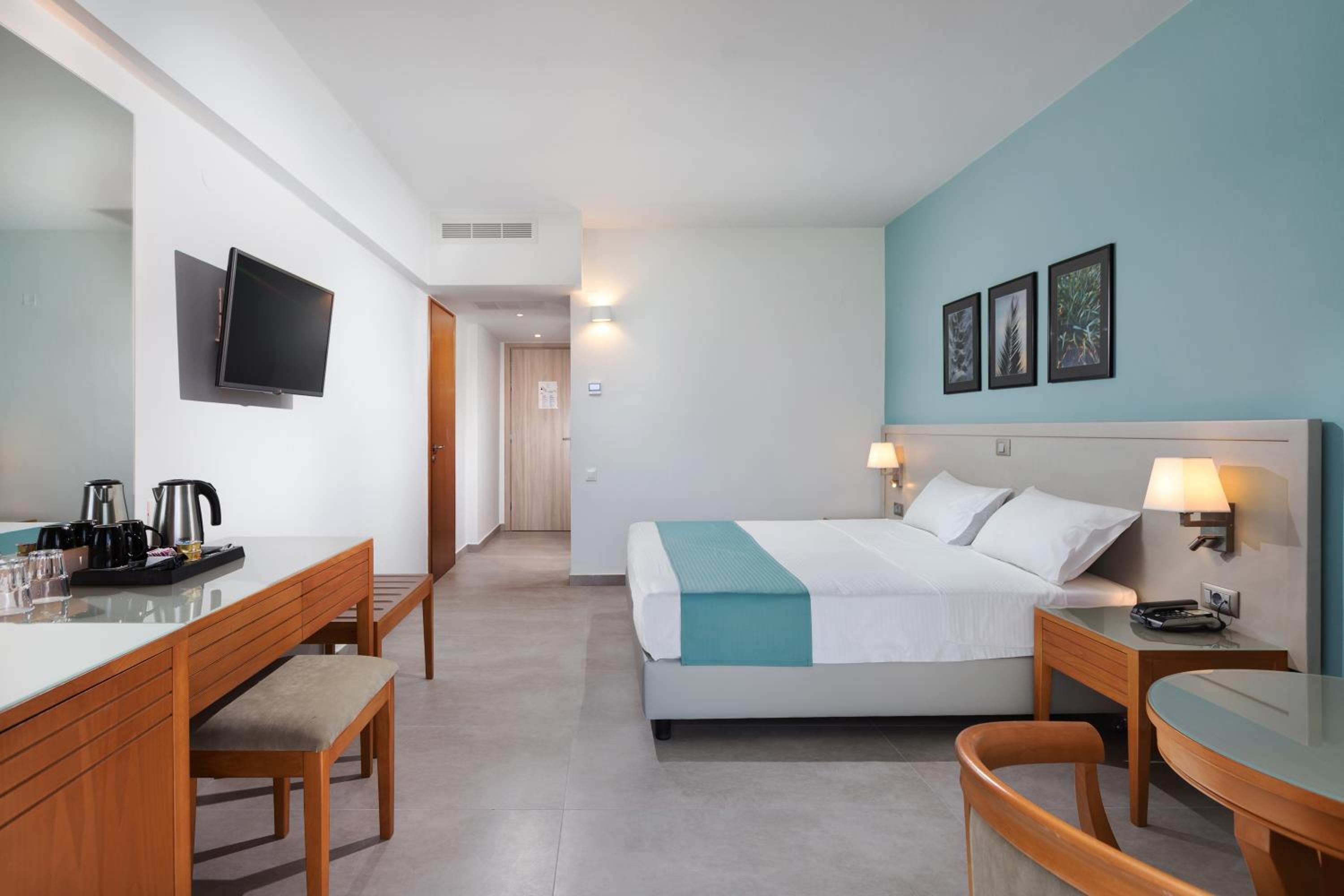 Double or Twin Room - Photo 8