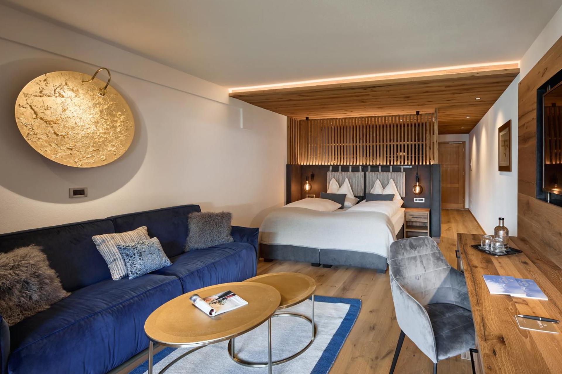 Junior Suite with Balcony - Photo 6