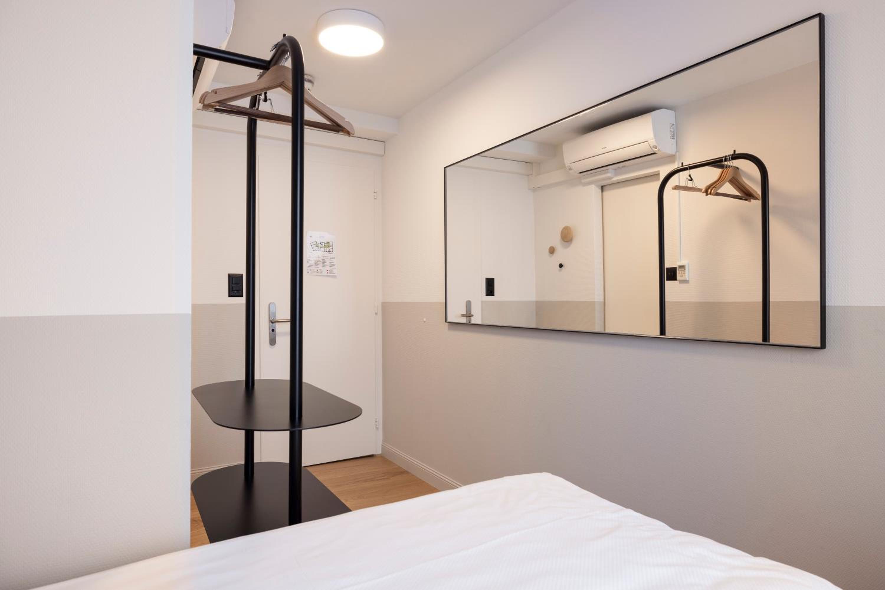 Single Room thumbnail 6