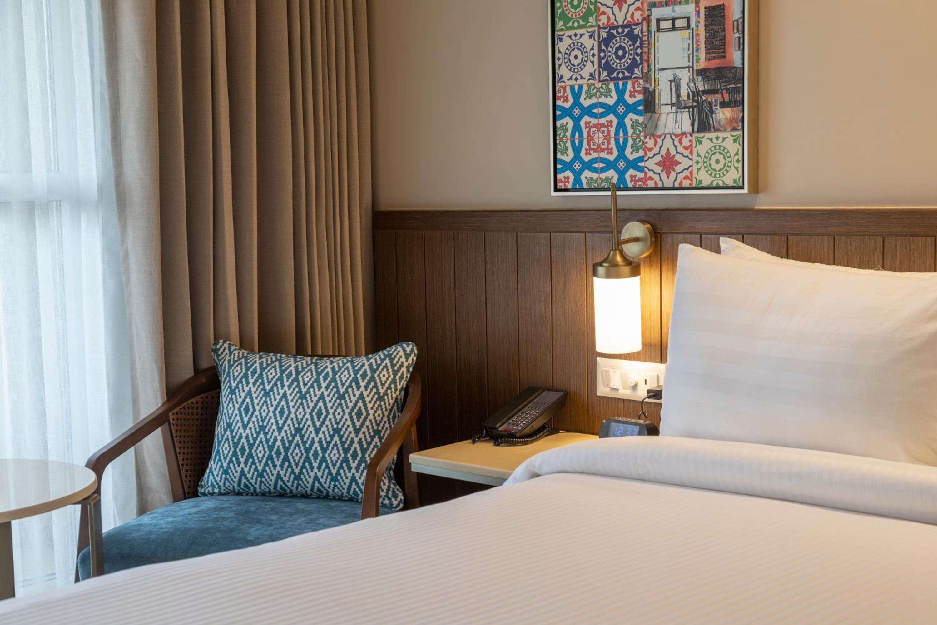 Deluxe Queen with Balcony -Kids’ swim classes + 15% off Food & Beverage - Photo 1
