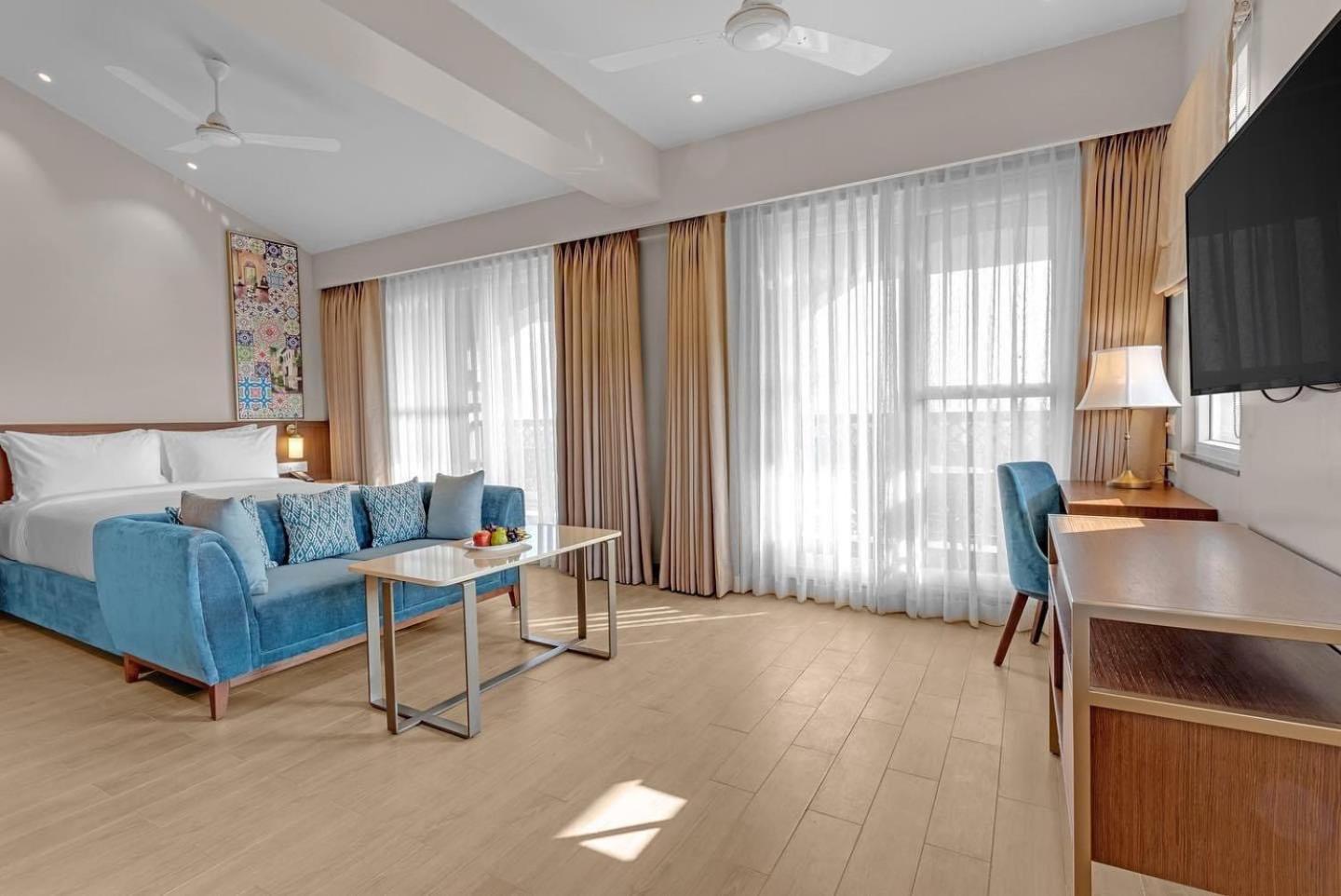 Corner Studio Suite -Kids’ swim classes + 15% off Food & Beverage