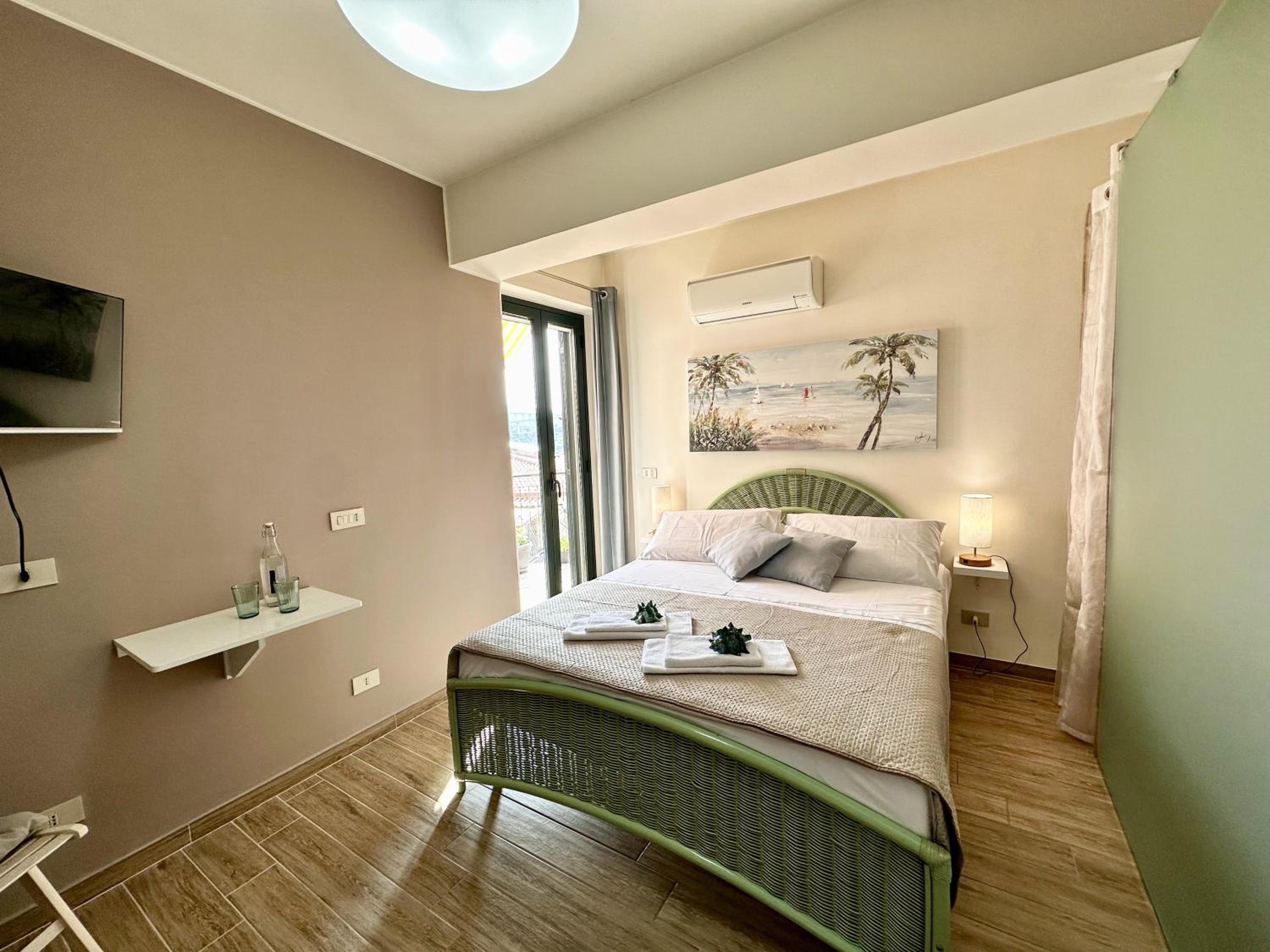 Deluxe Double Room with Balcony and Sea View