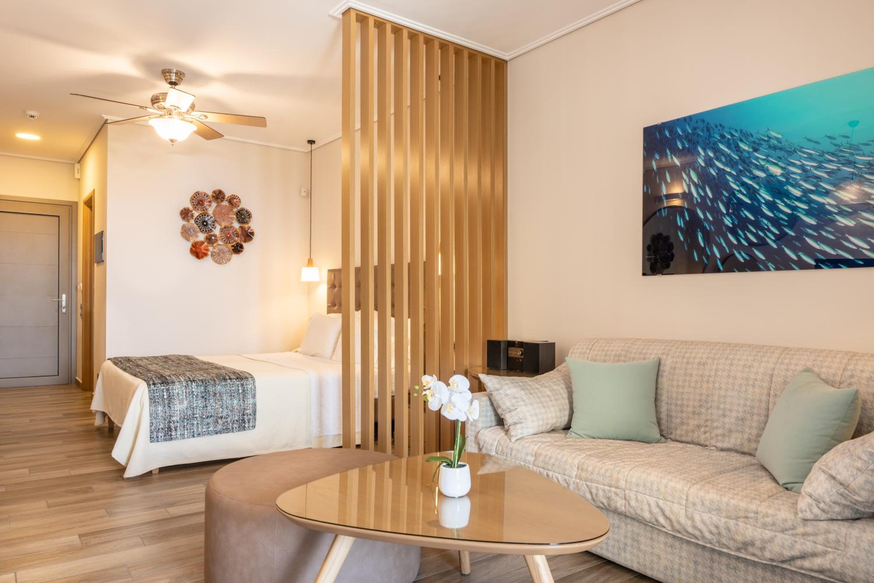 Deluxe Suite with Sea or Garden View - Photo 5