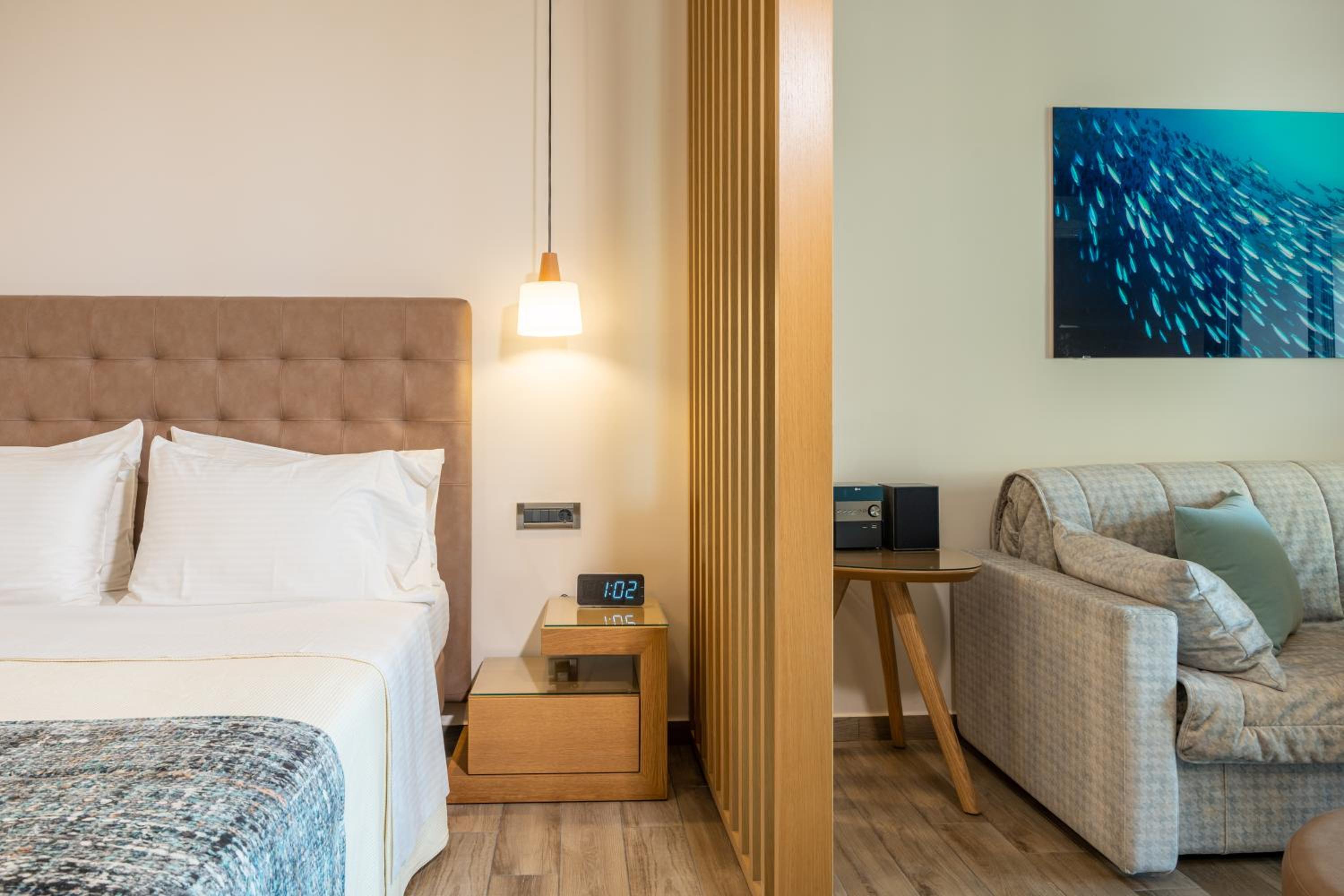 Deluxe Suite with Sea or Garden View - Photo 4