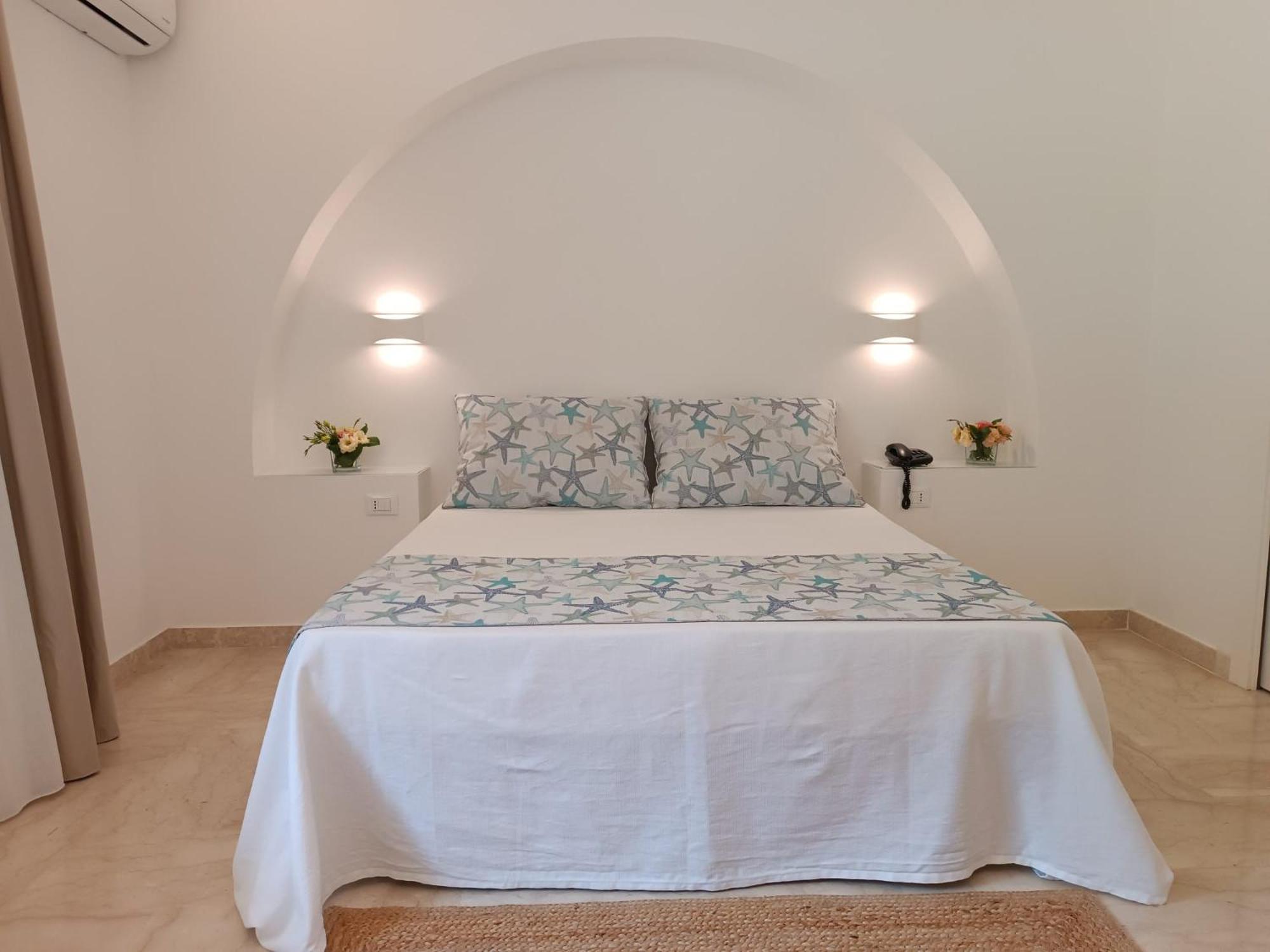 One-Bedroom Apartment - Photo 8