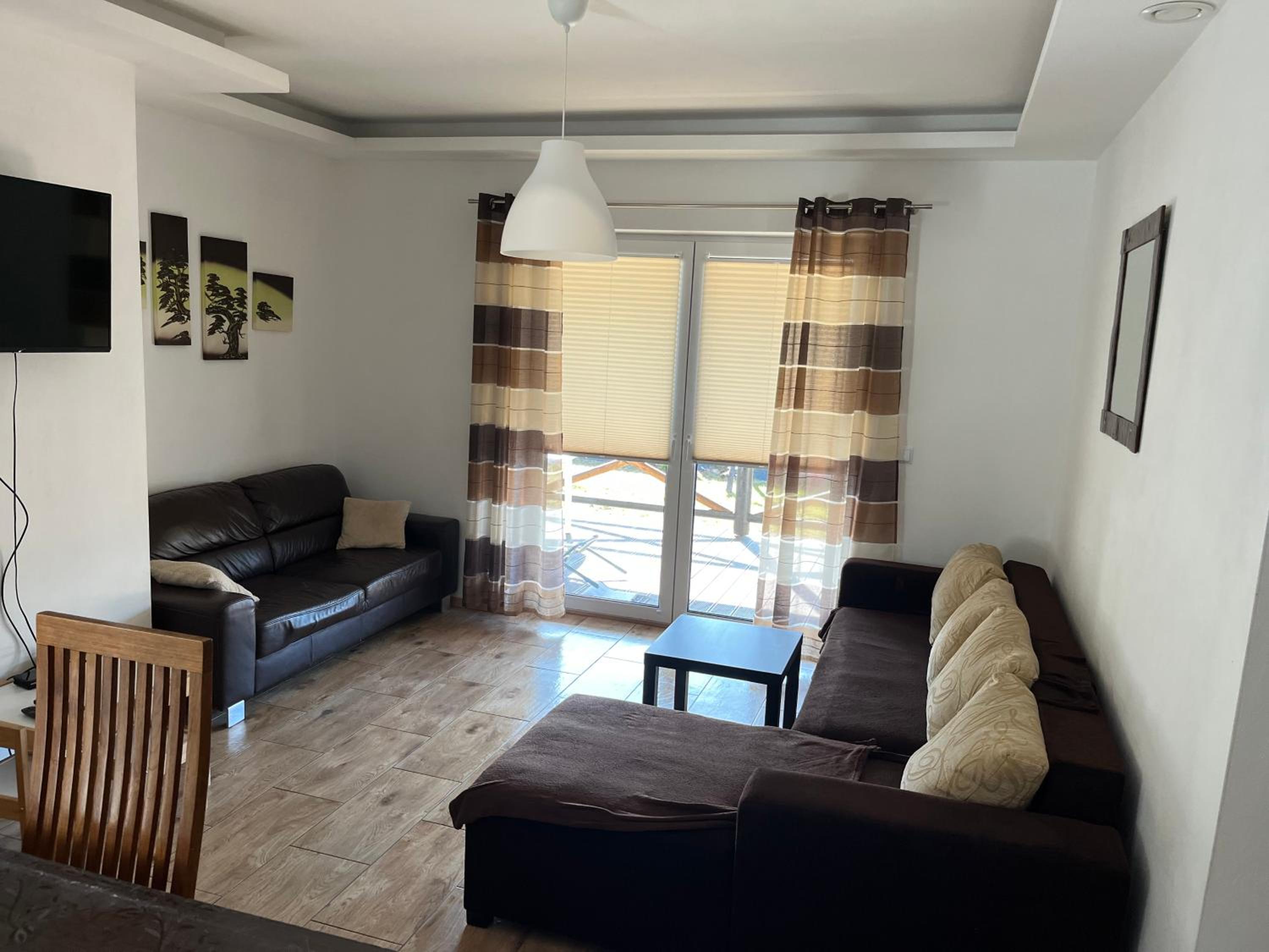 Five-Bedroom House photo 1