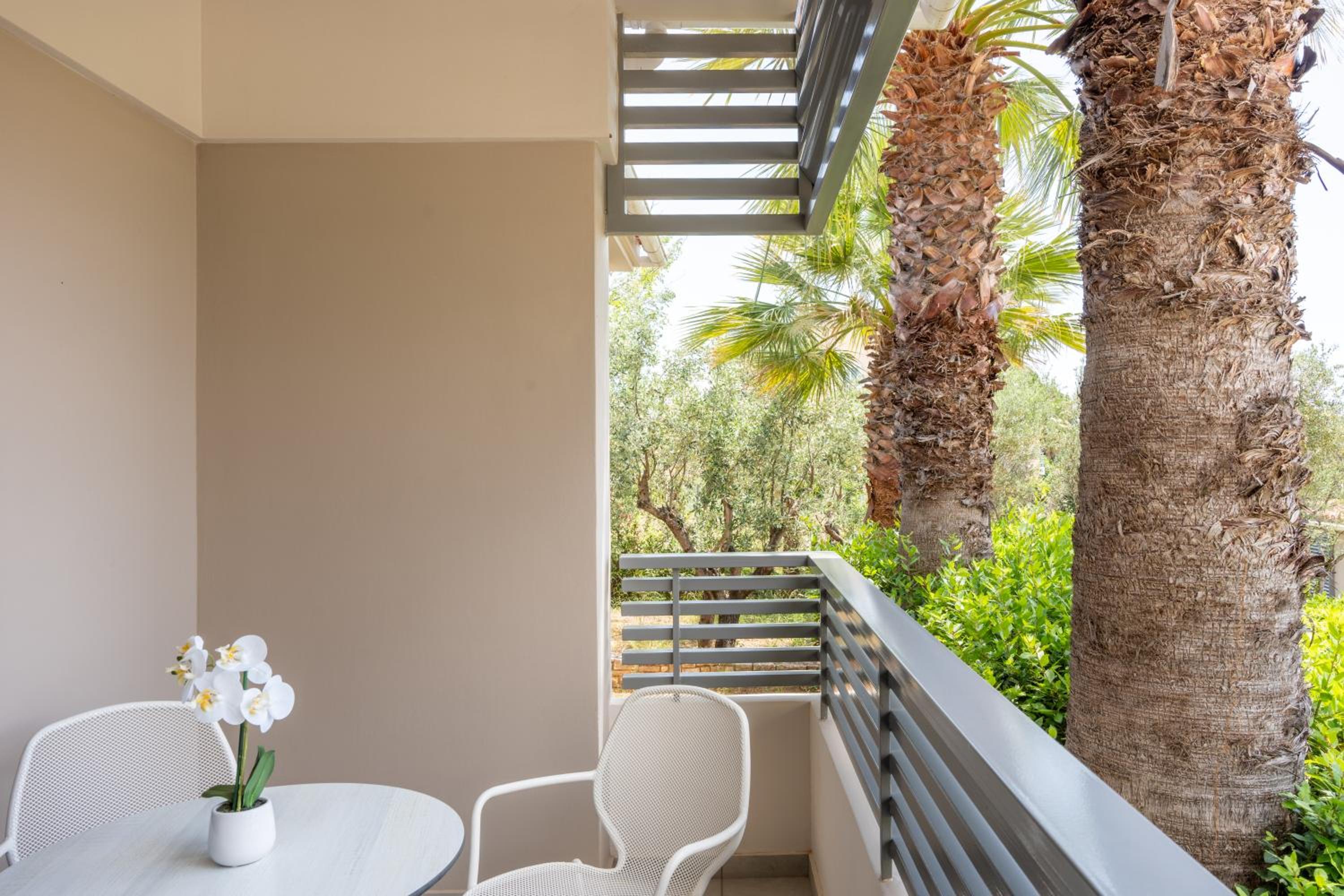 Deluxe Suite with Sea or Garden View - Photo 8