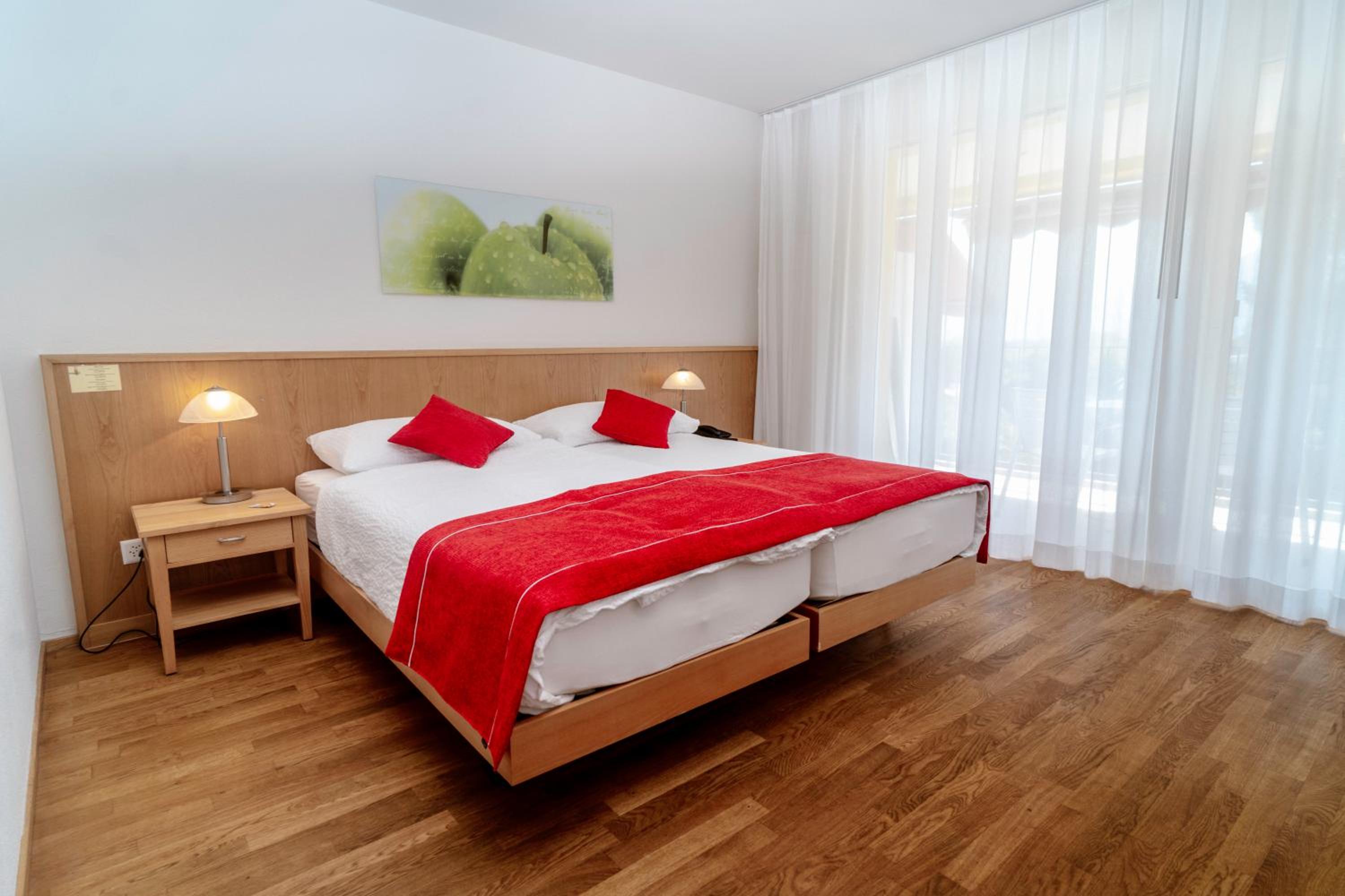 Double Room with Balcony and Garden View  - Photo 4