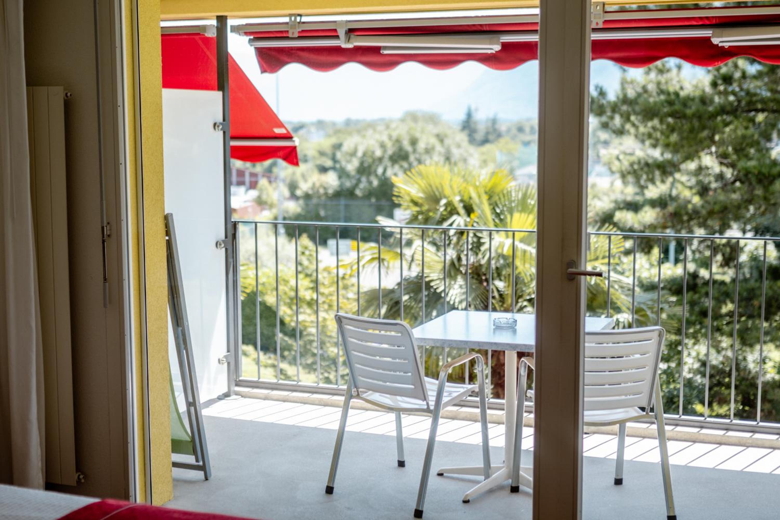 Double Room with Balcony and Garden View  - Photo 5