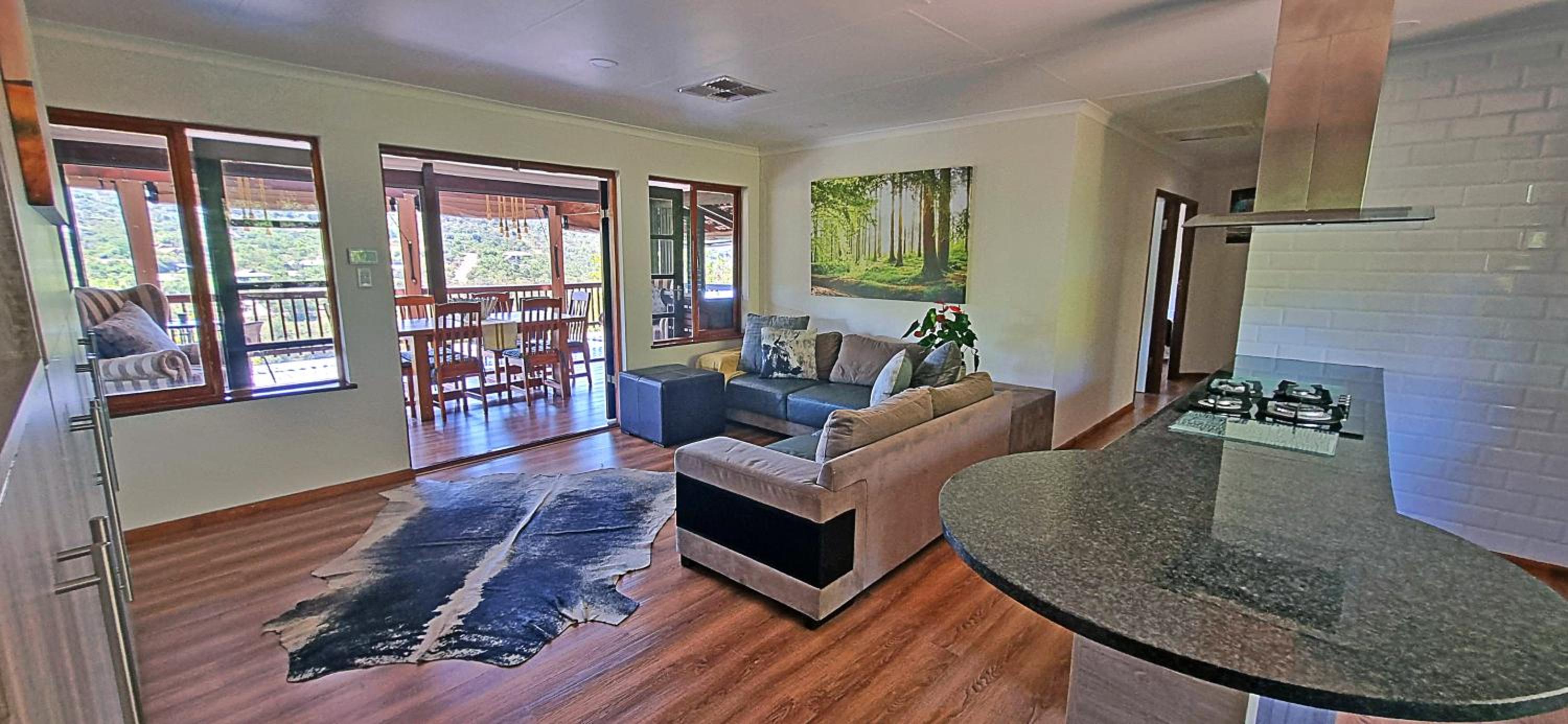 Five-Bedroom House photo 3