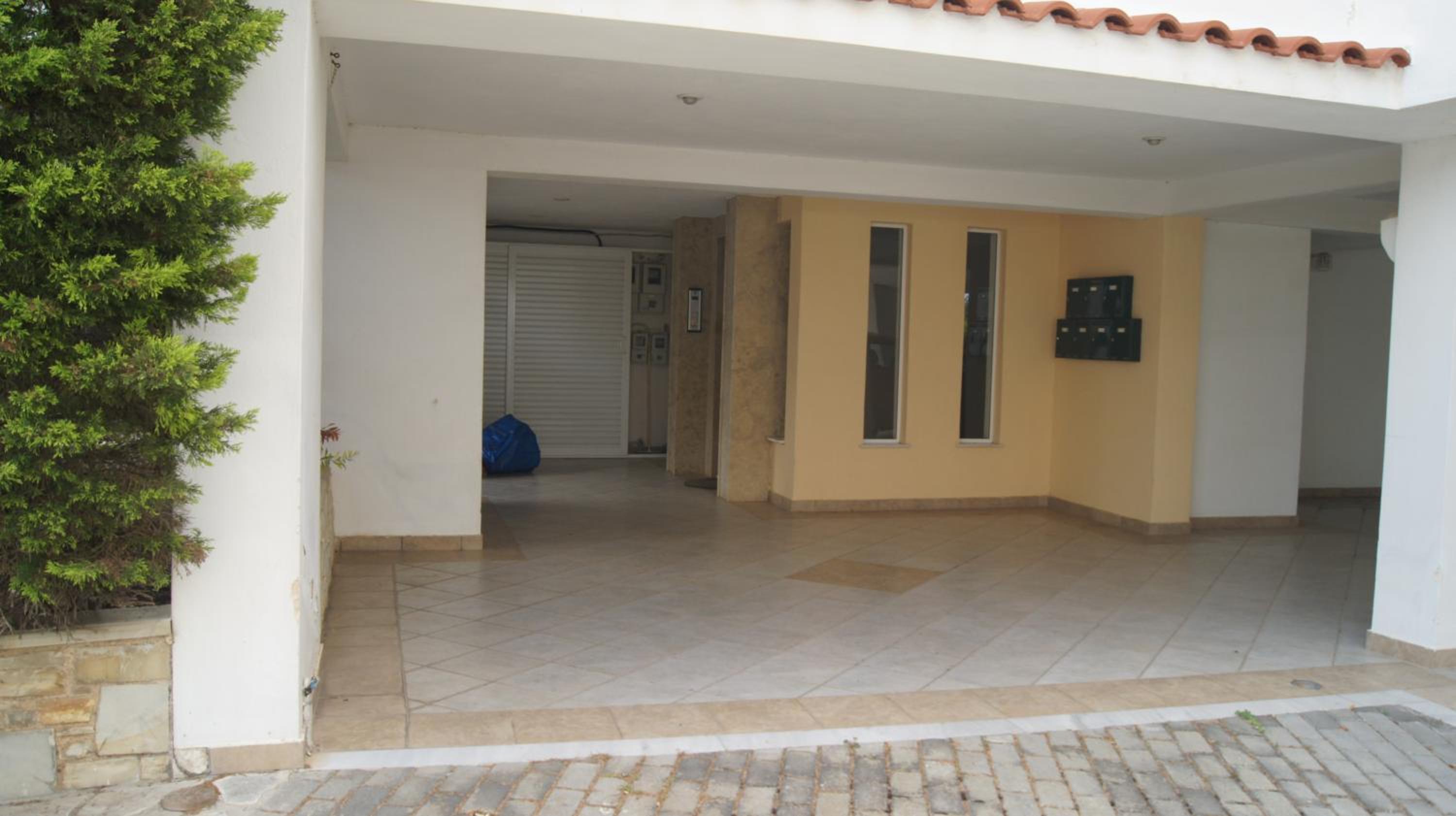 Family Two-Bedroom Apartment with View photo 2