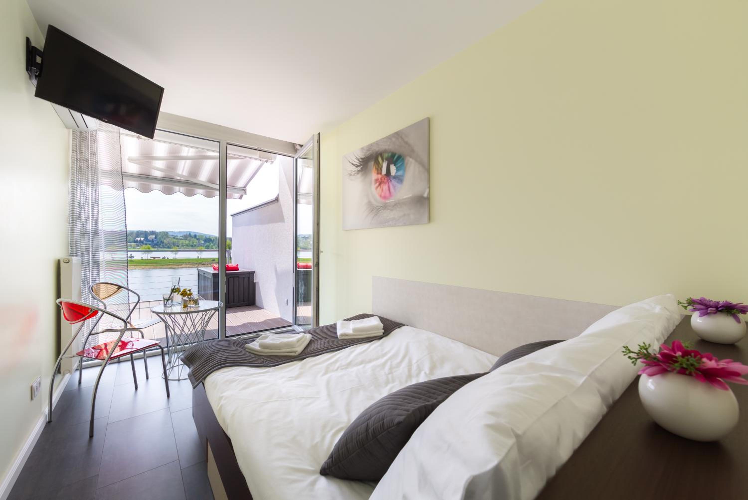 Superior Suite - Photo 7