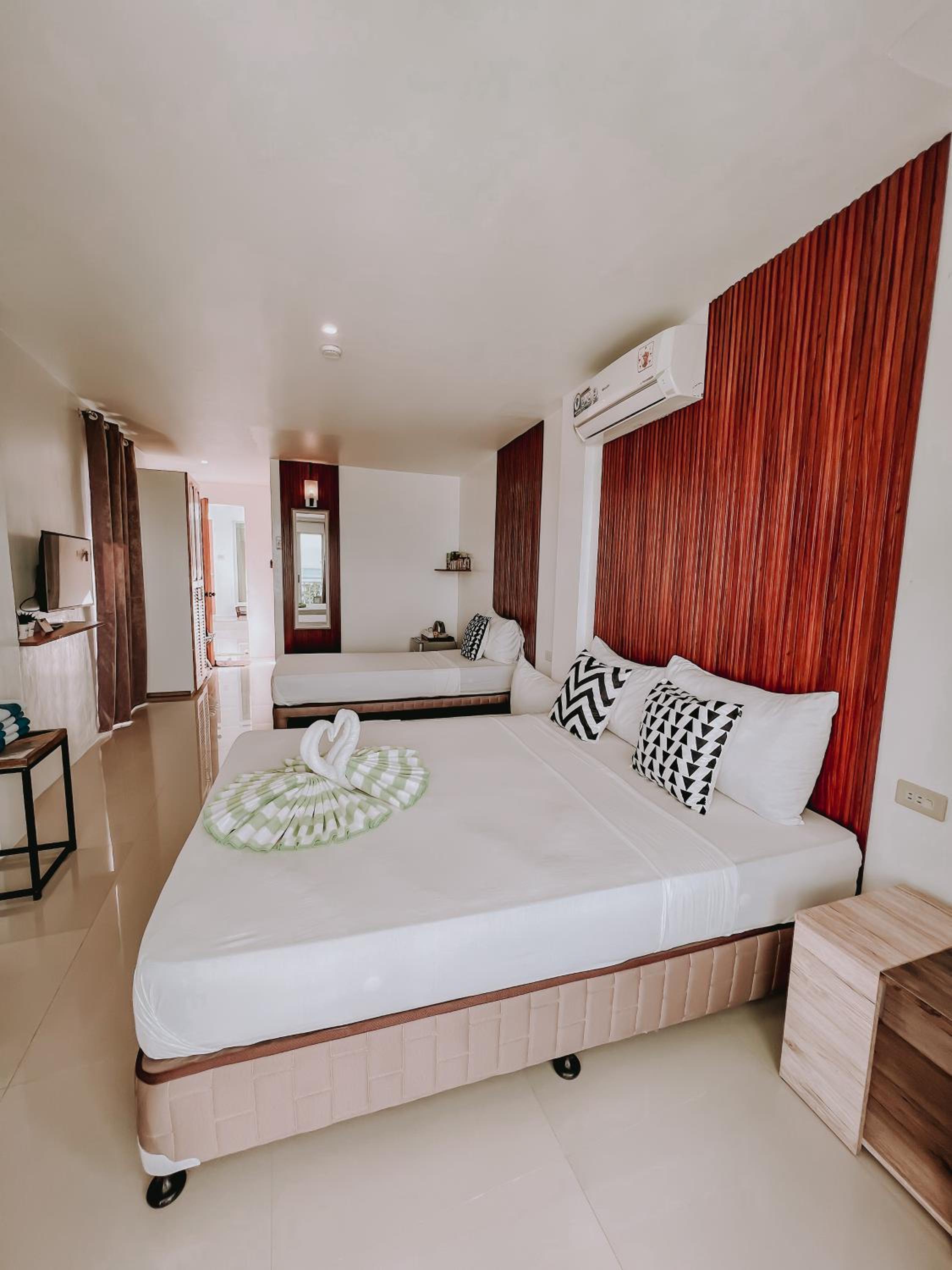 Family Room with Sea View - Photo 1