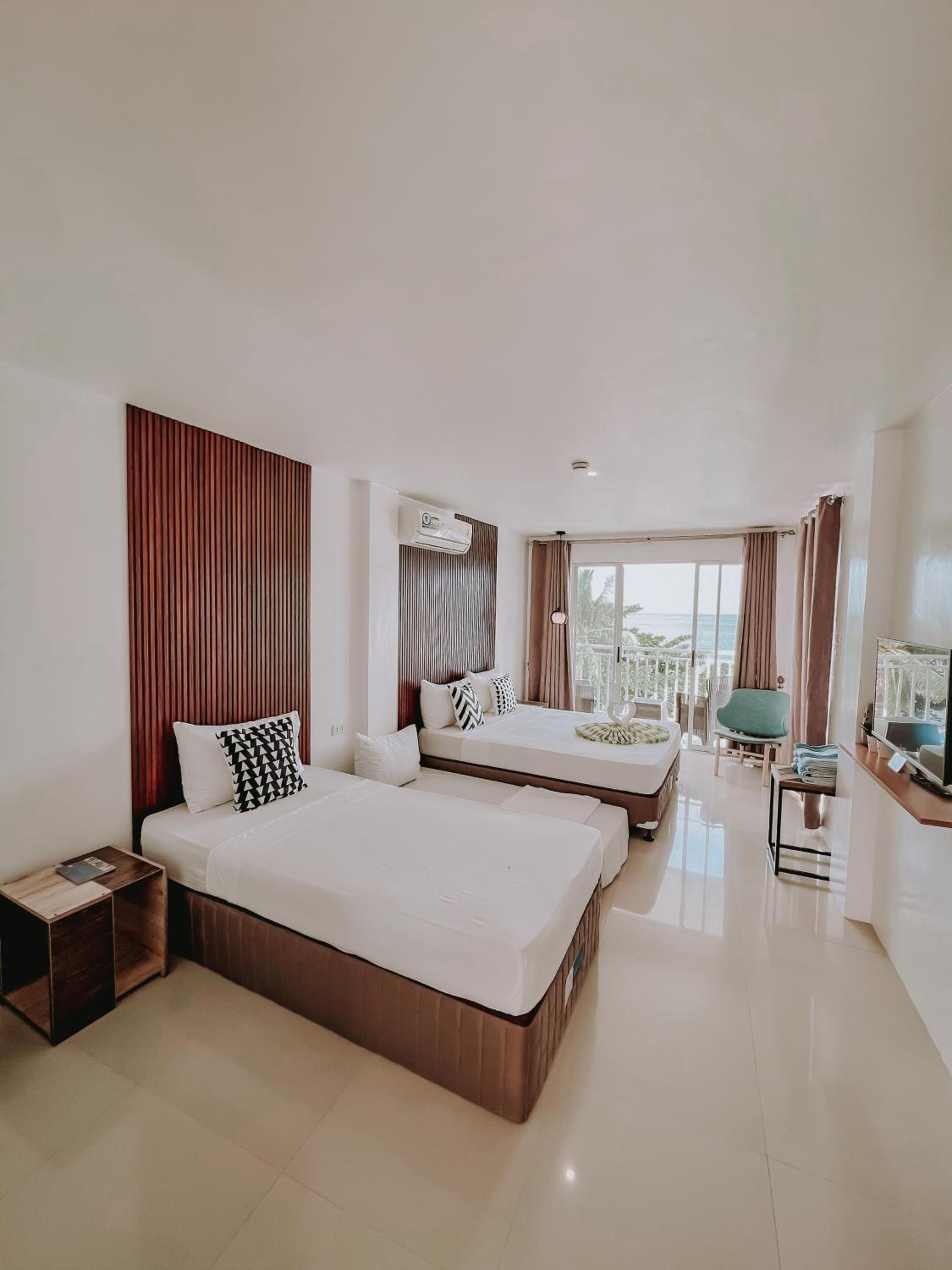 Family Room with Sea View - Photo 4