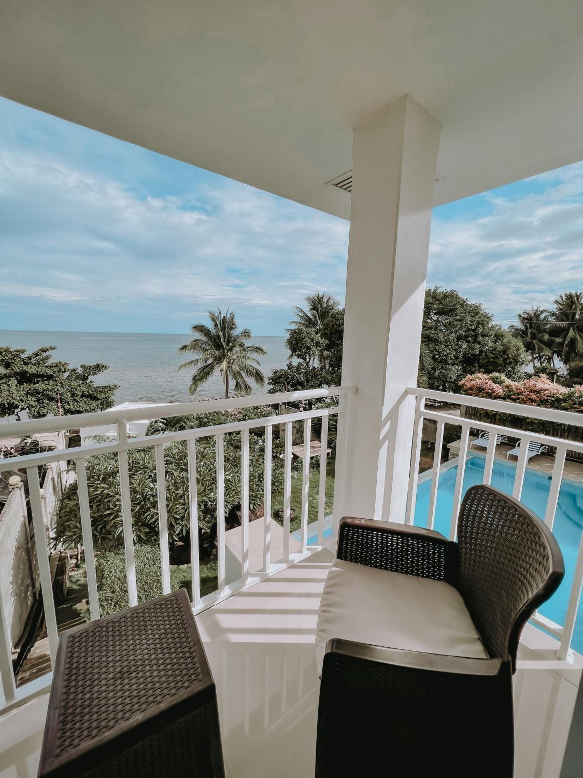 Family Room with Sea View - Photo 3