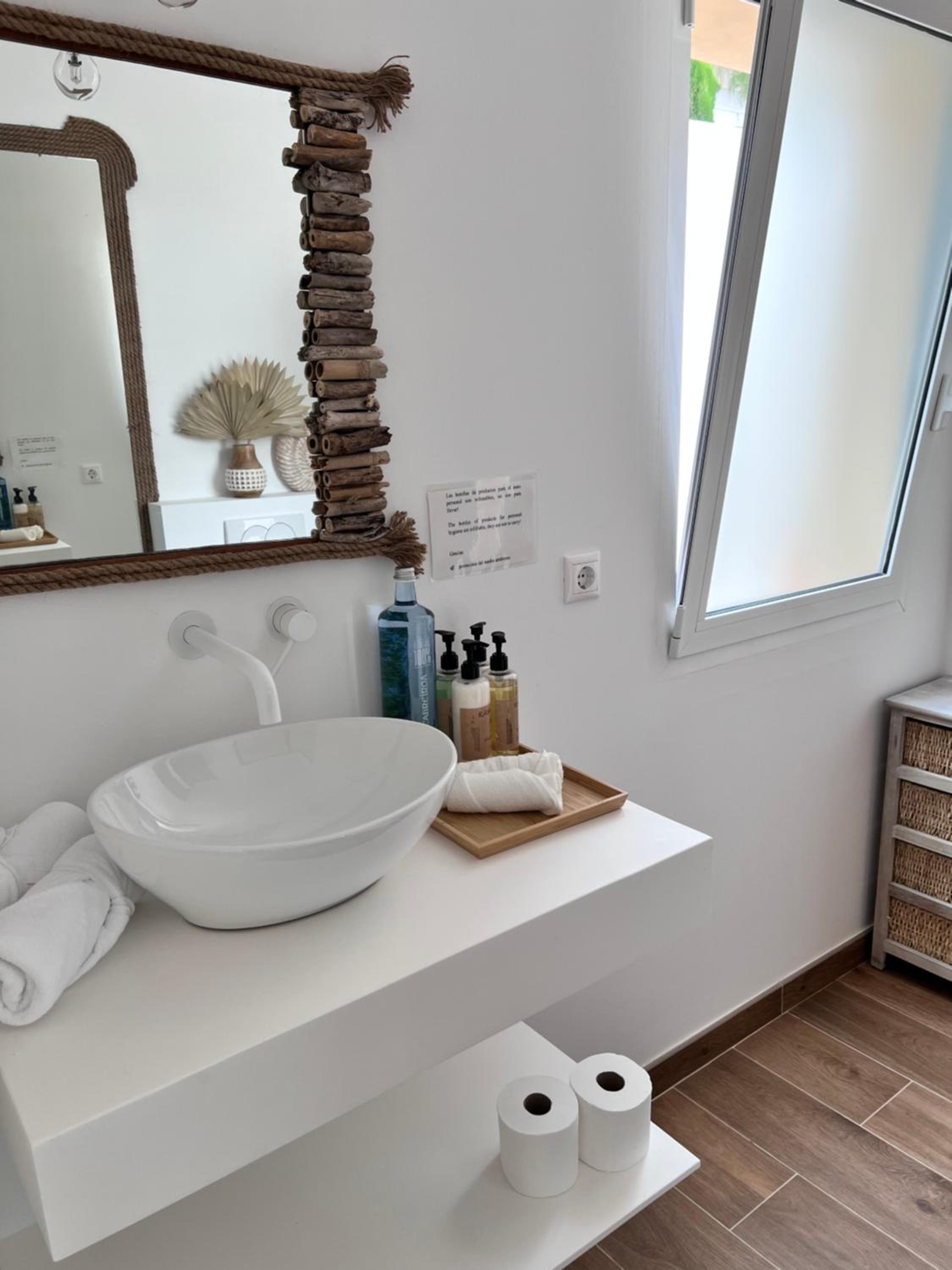 Deluxe Double Room with Balcony and Sea View photo 2