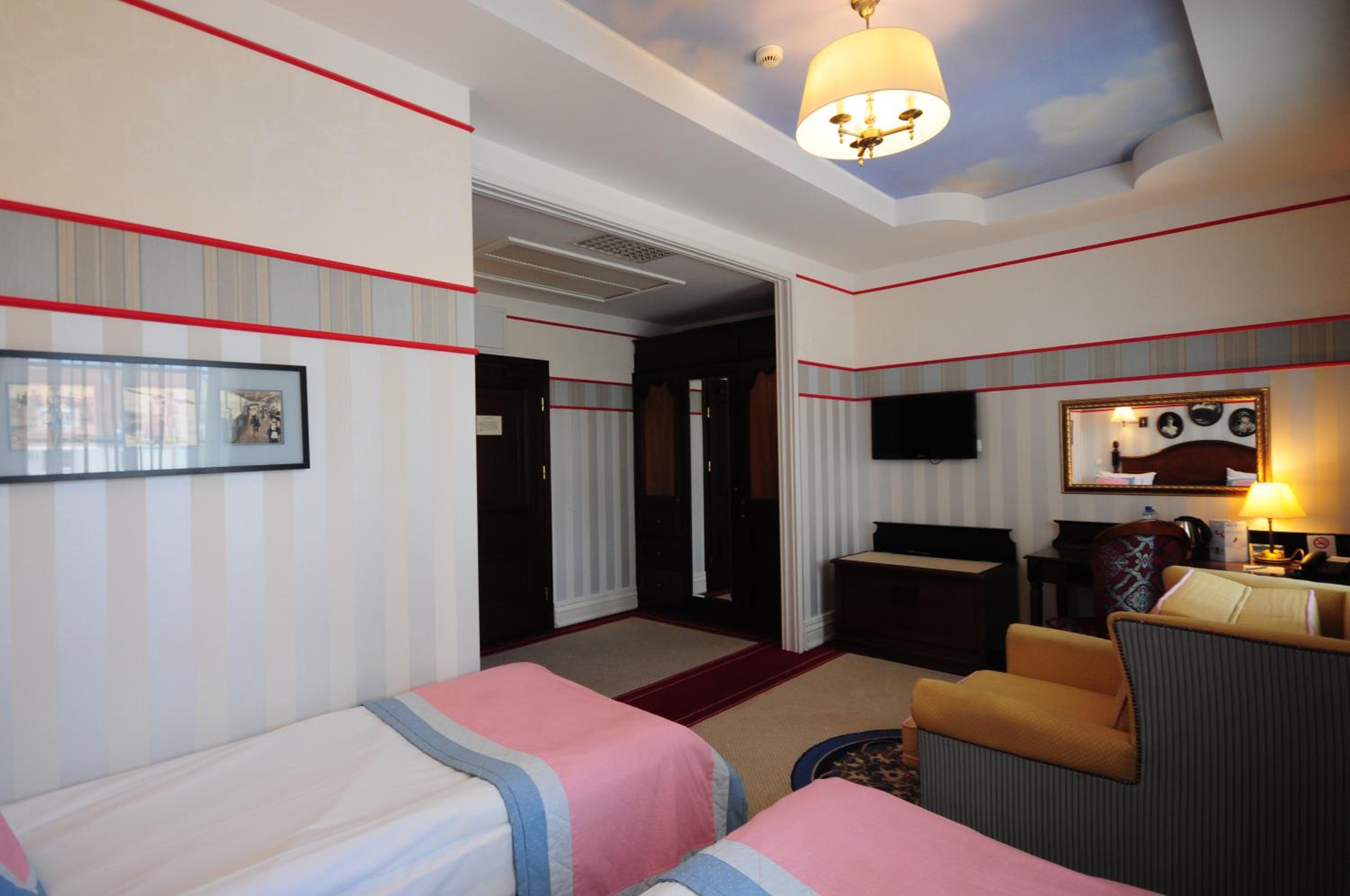 Double Room with Extra Bed photo 2