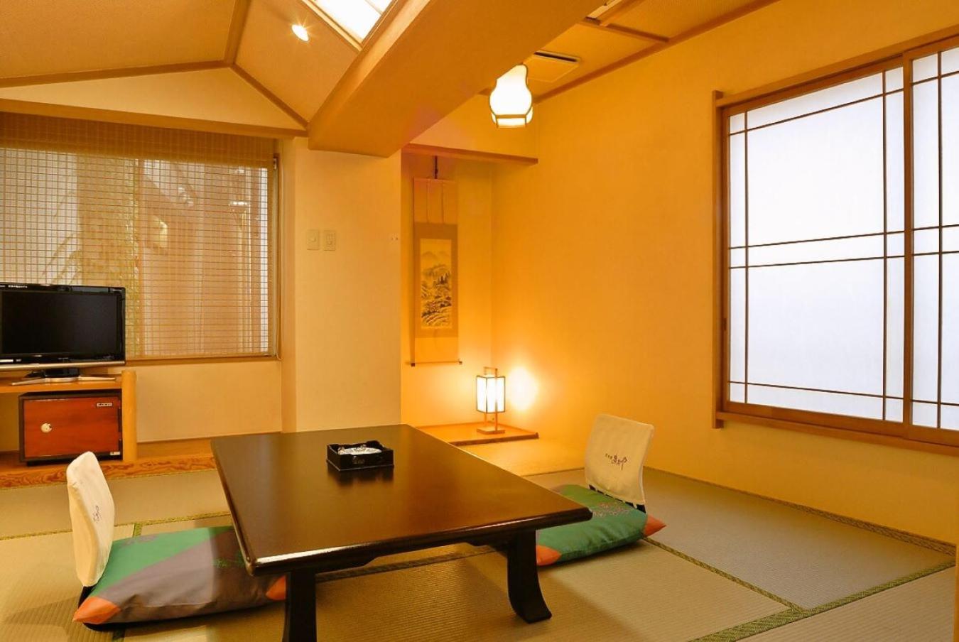 Japanese-Style Room with Shared Bathroom - No View - Photo 1