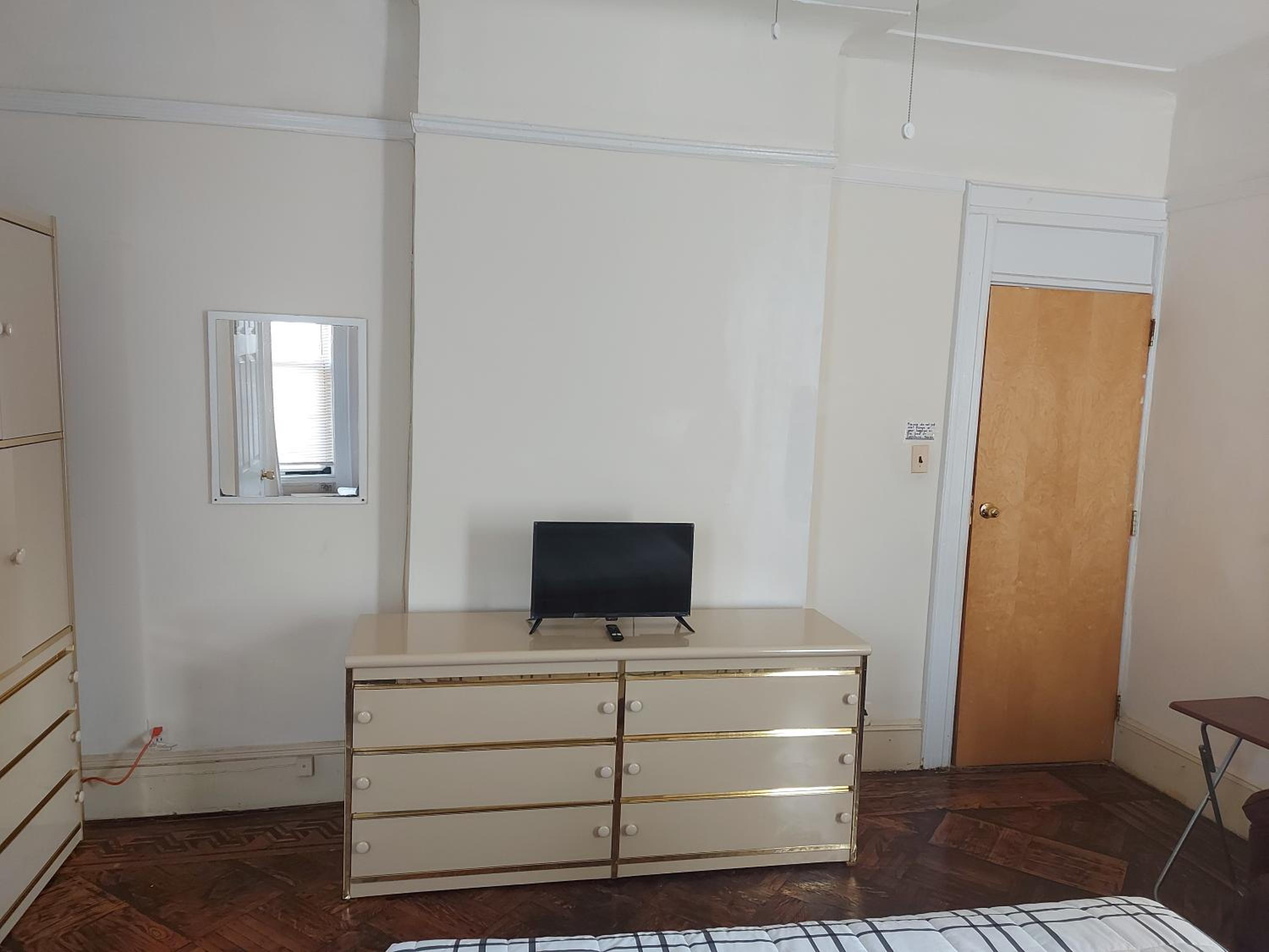 Budget Double Room photo 3