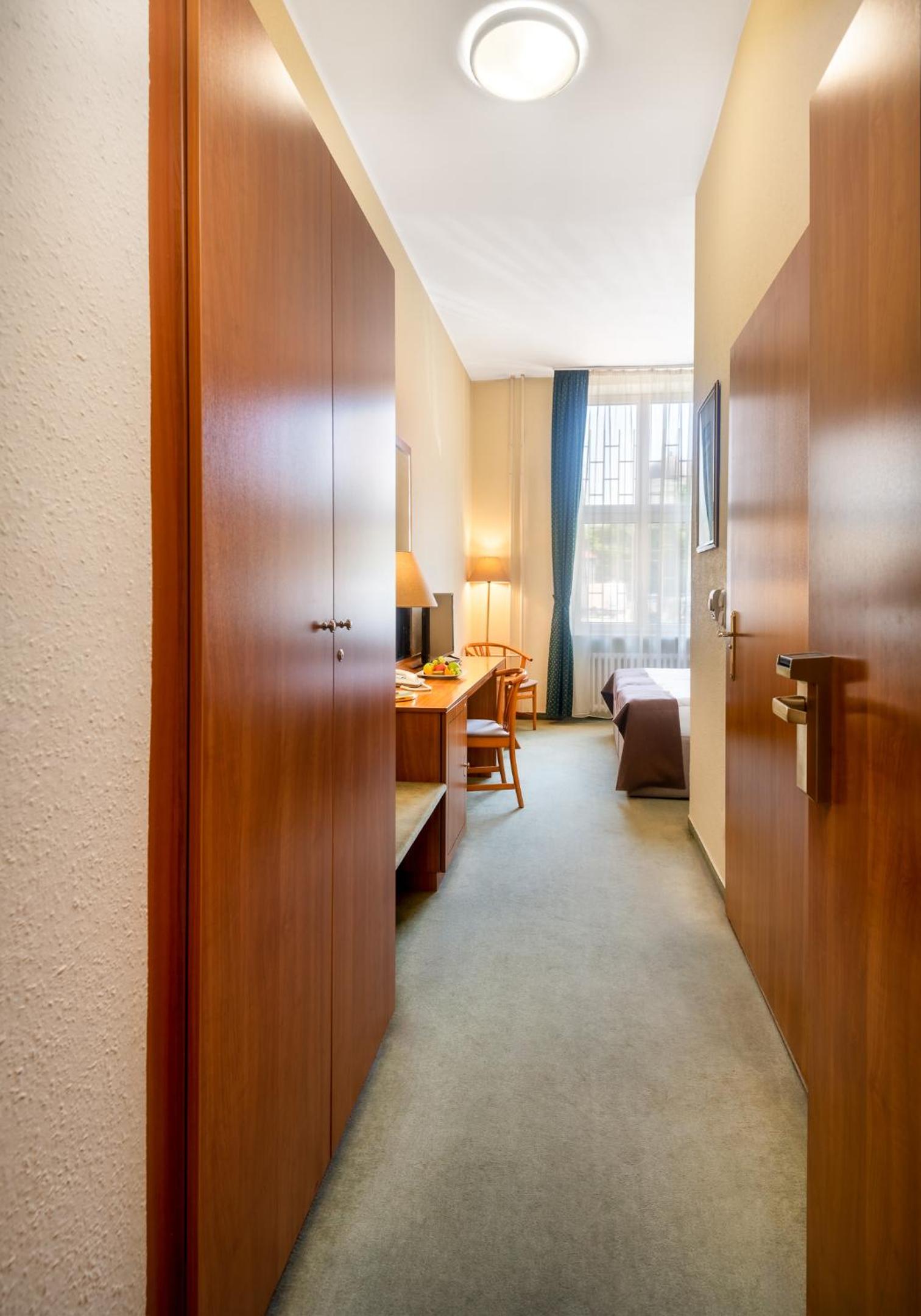 Double or Twin Room - Disability Access - Photo 1