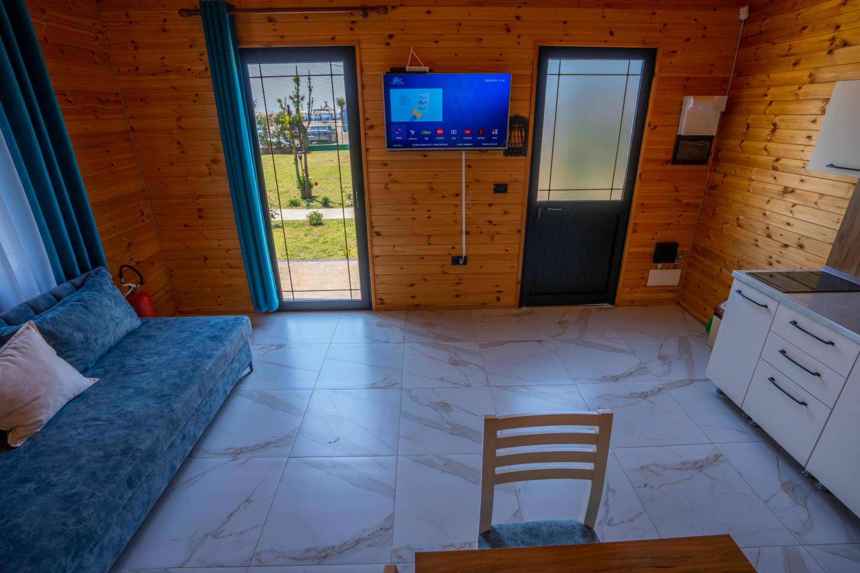 One-Bedroom House 1 photo 2