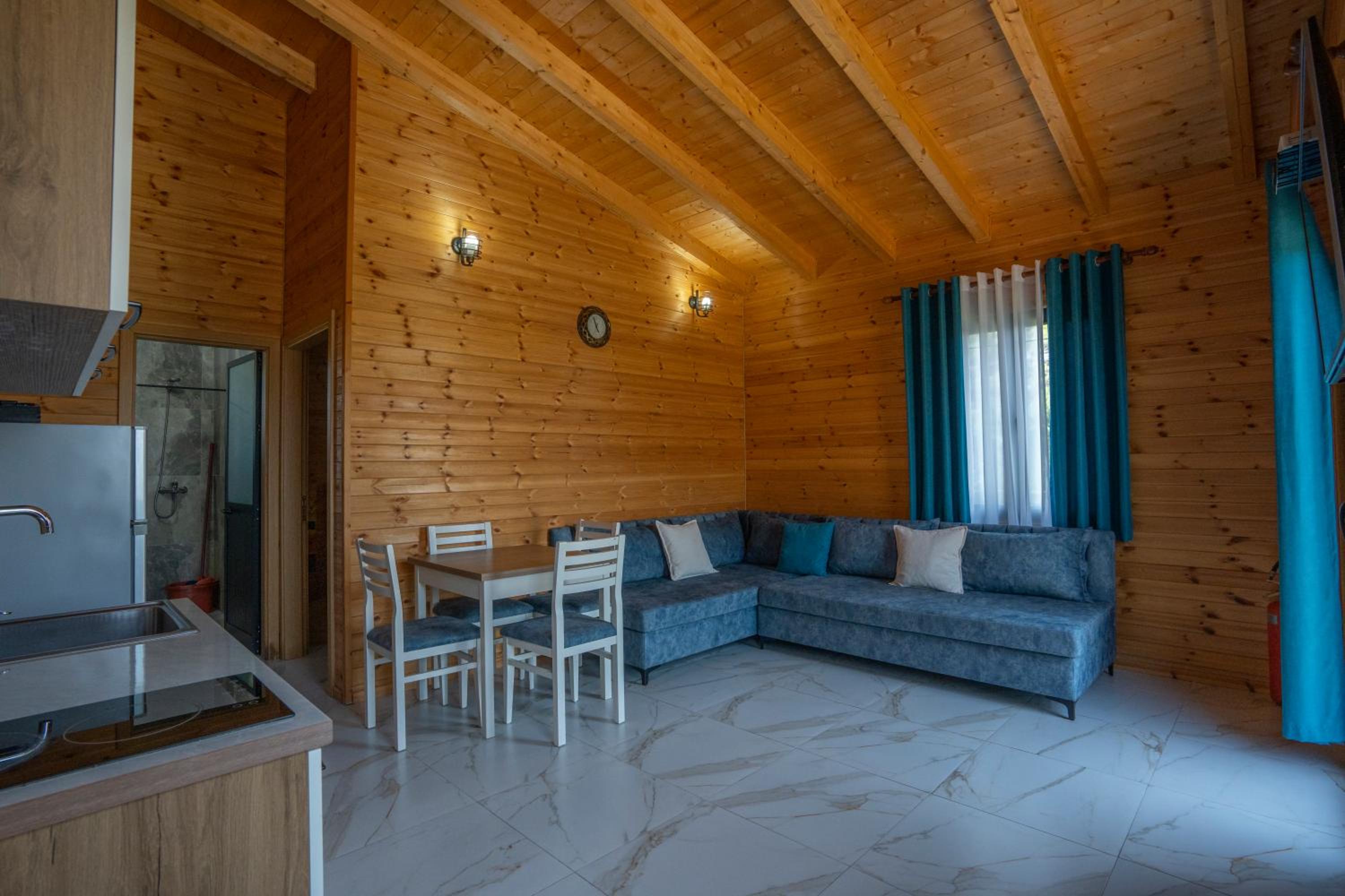 One-Bedroom House 1 photo 1