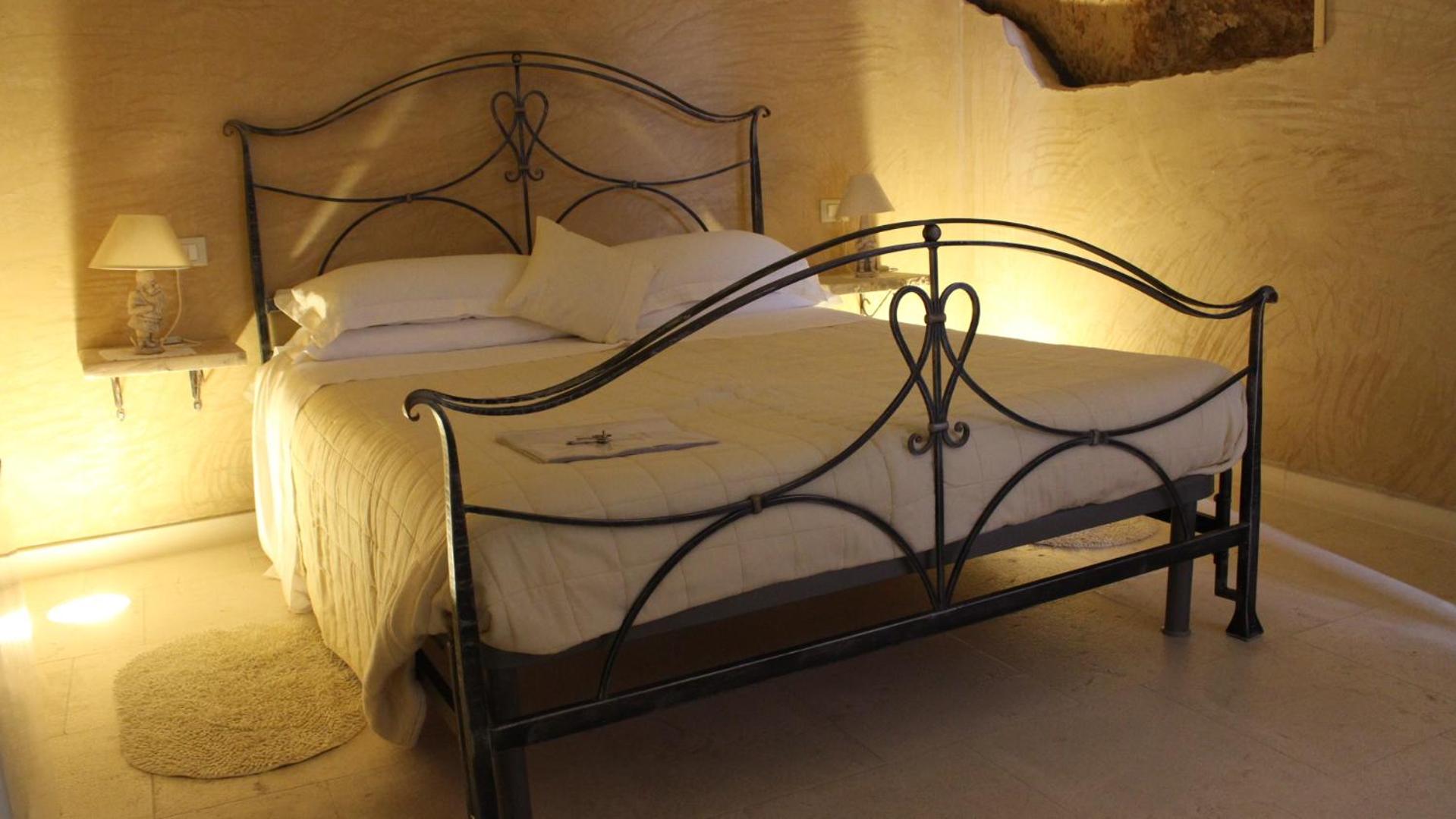 Double Room - Photo 16