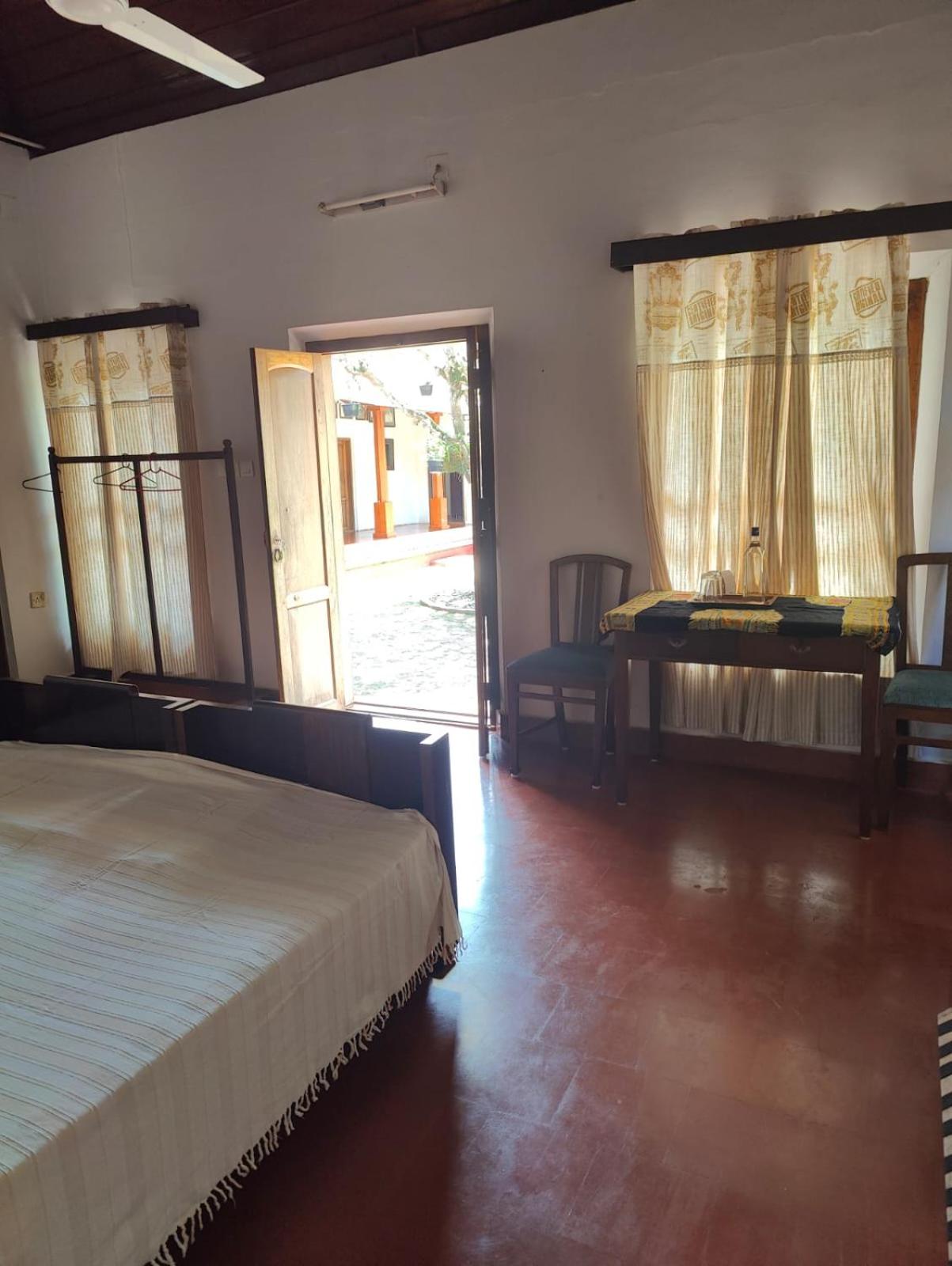 Deluxe Double Room (2 Adults + 1 Child) - Photo 1