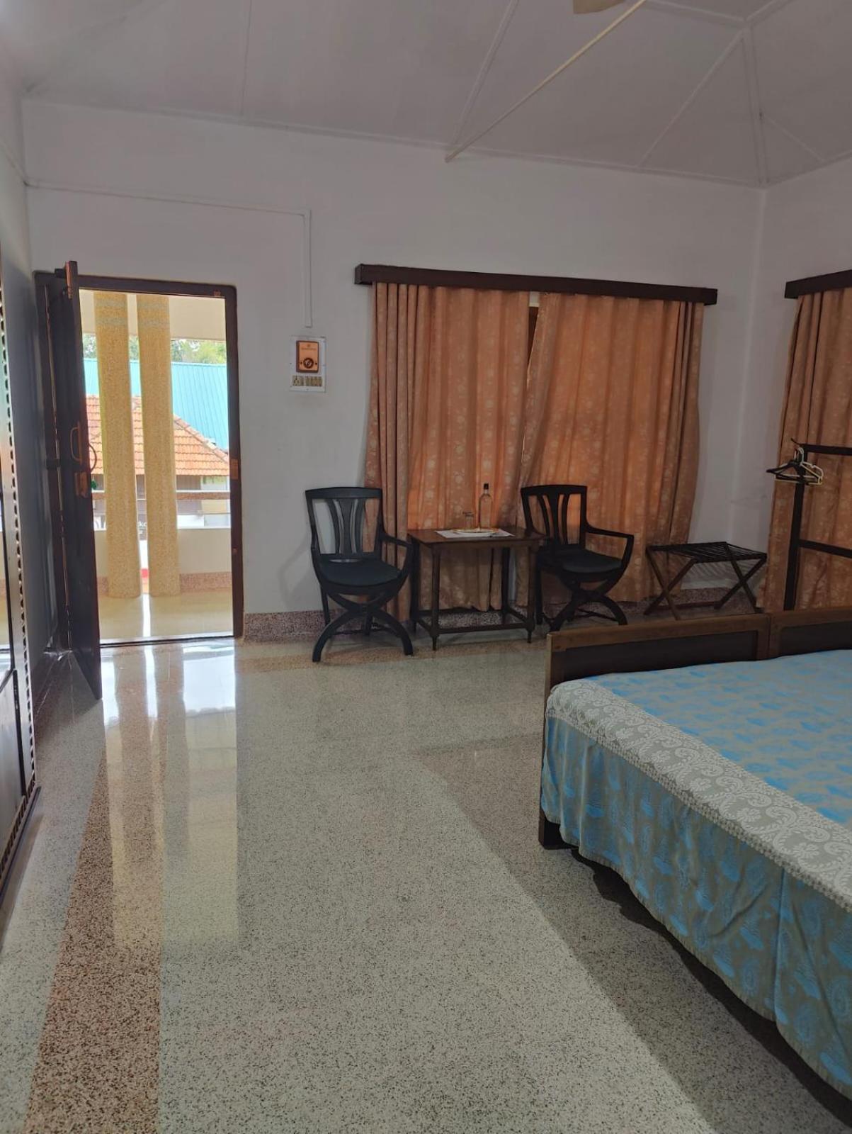 Deluxe Double Room (2 Adults + 1 Child) - Photo 6