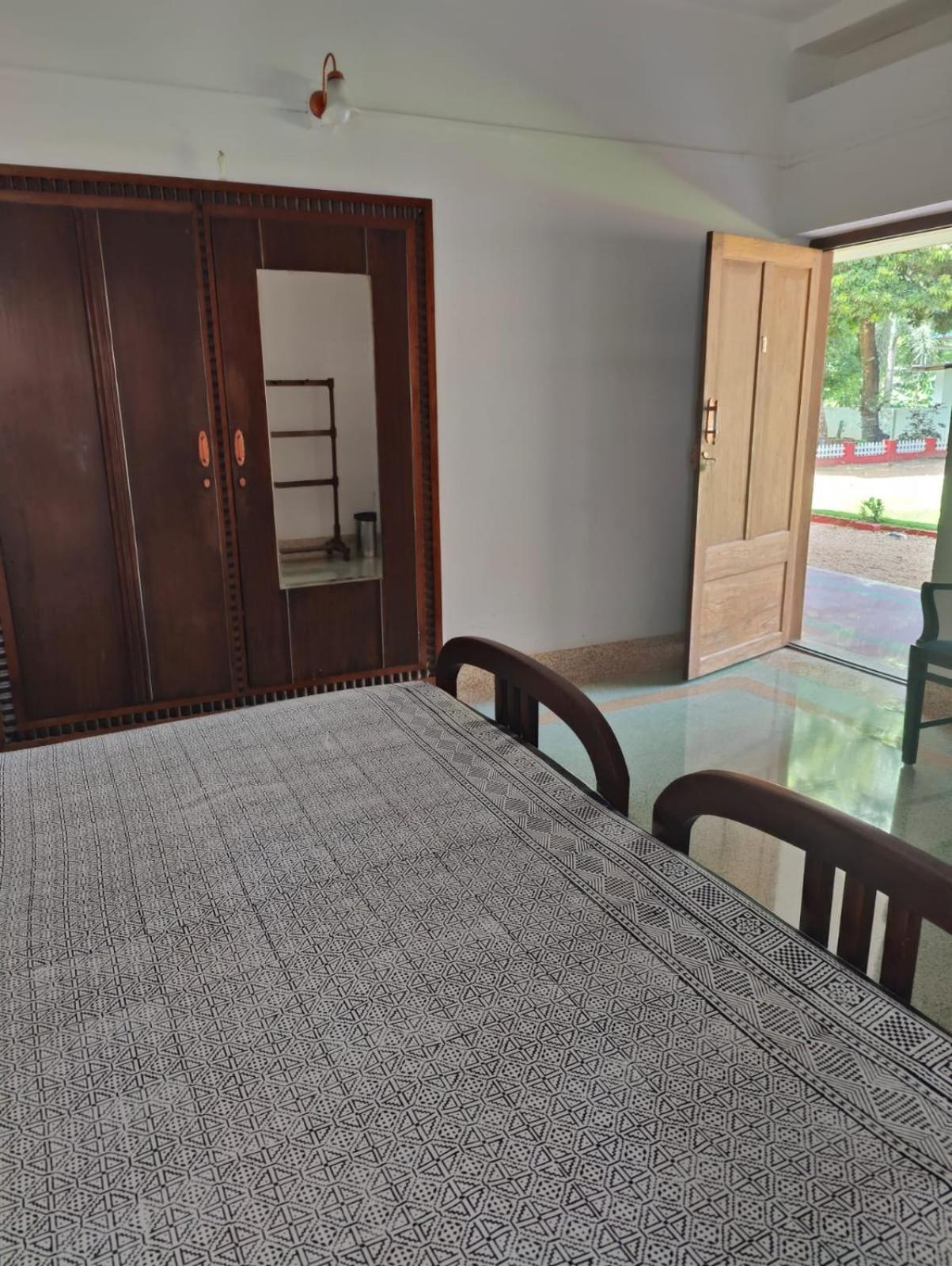 Deluxe Double Room (2 Adults + 1 Child) - Photo 5
