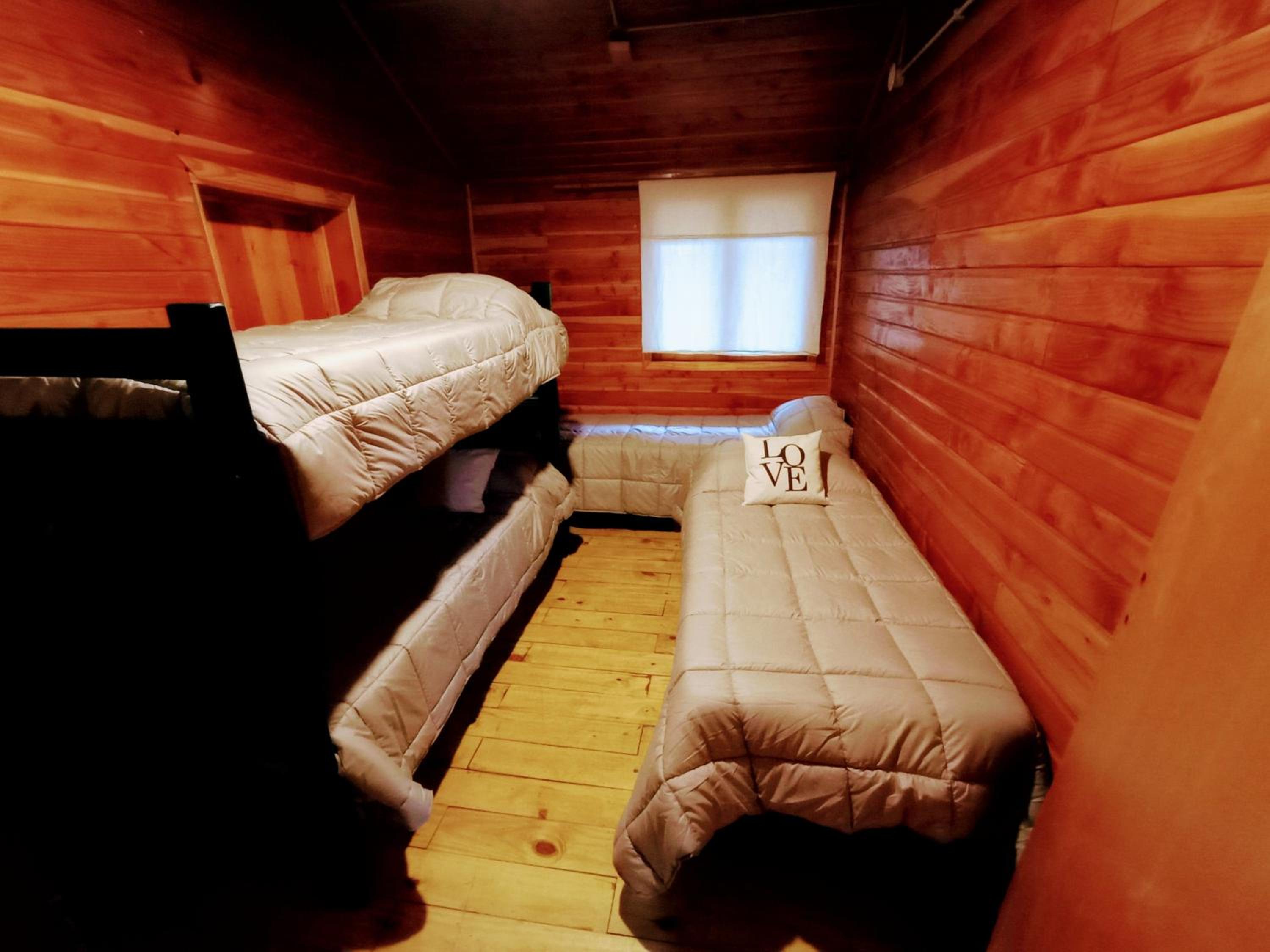 Economy Quadruple Room With Shared Bathroom photo 1