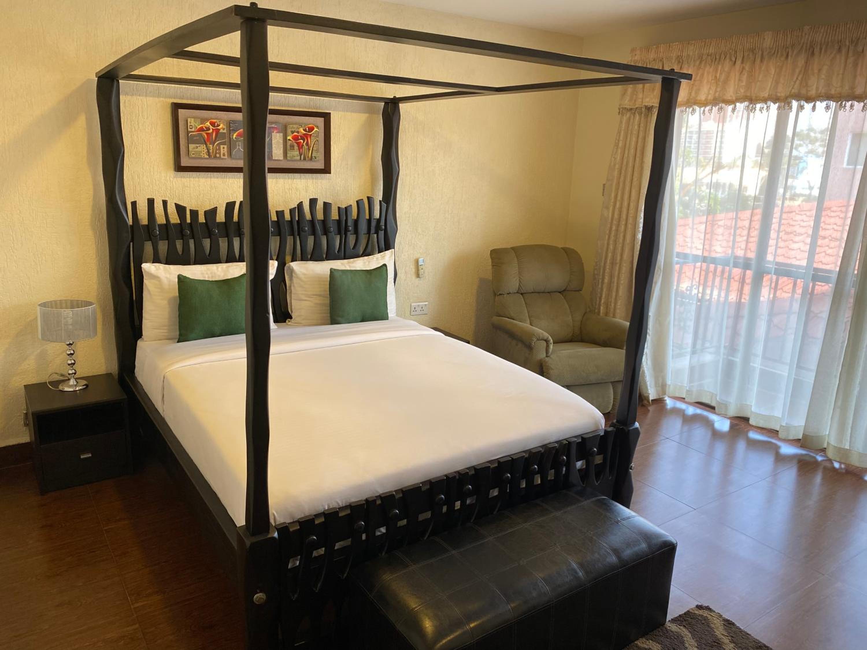 EXECUTIVE ROOM WITH AC - Photo 1