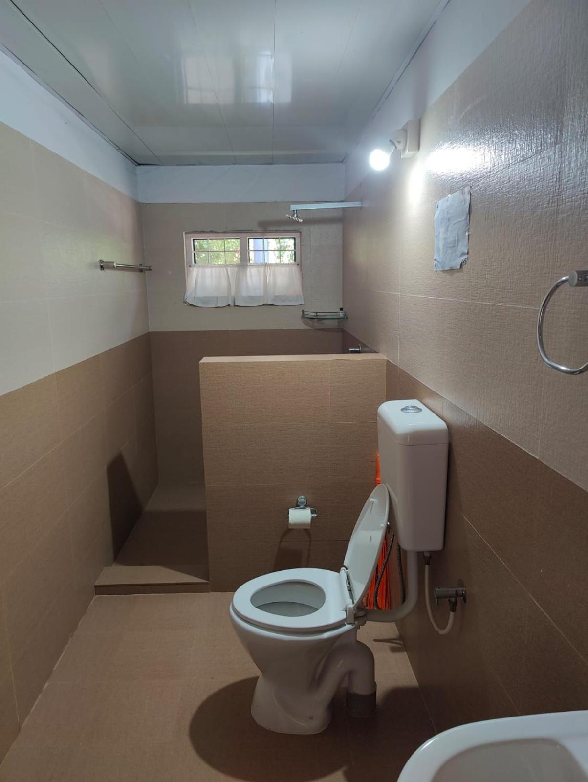 Deluxe Double Room (2 Adults + 1 Child) - Photo 3