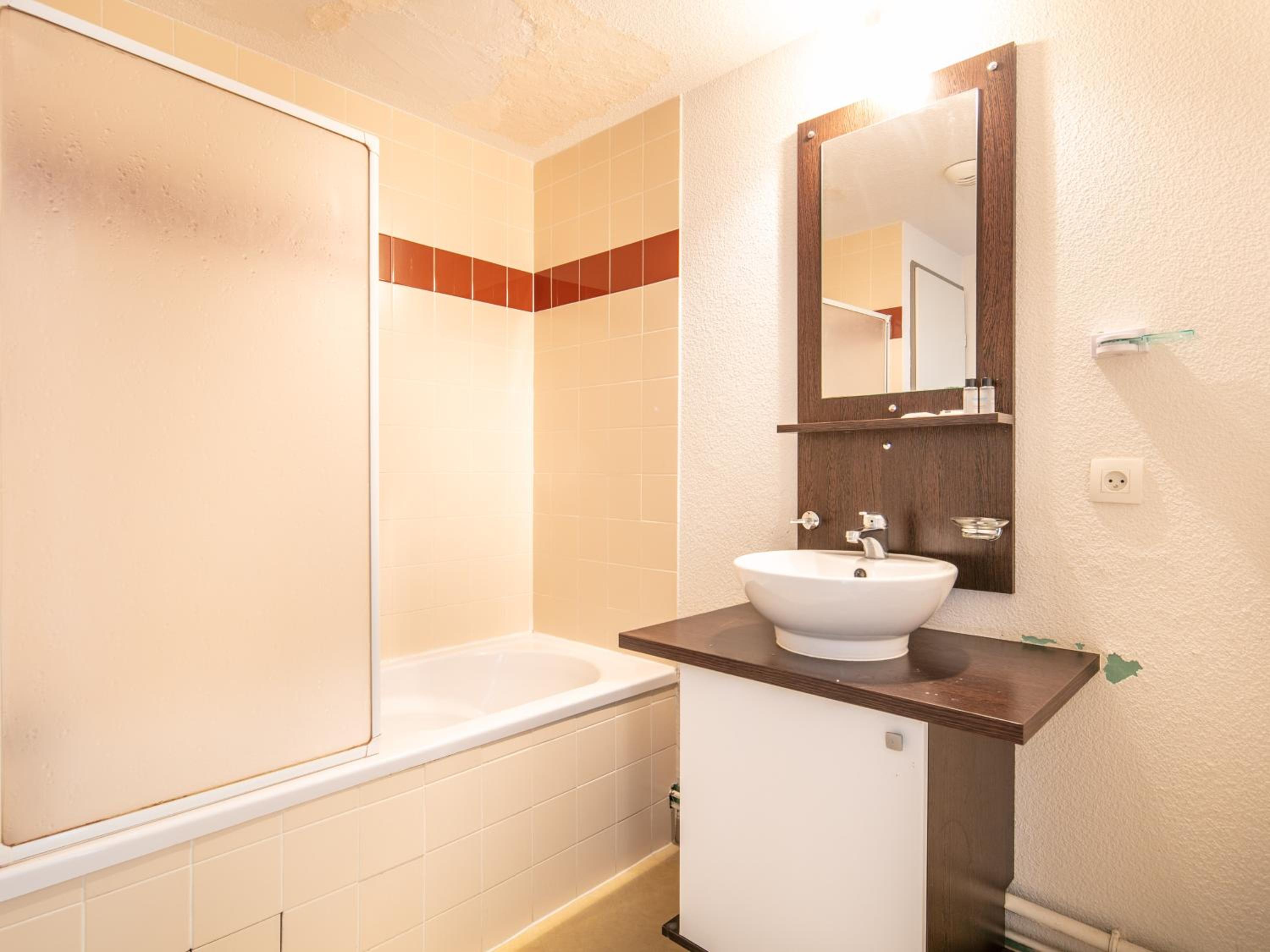 One-Bedroom Apartment With Cabin (6 Adults) - Photo 5