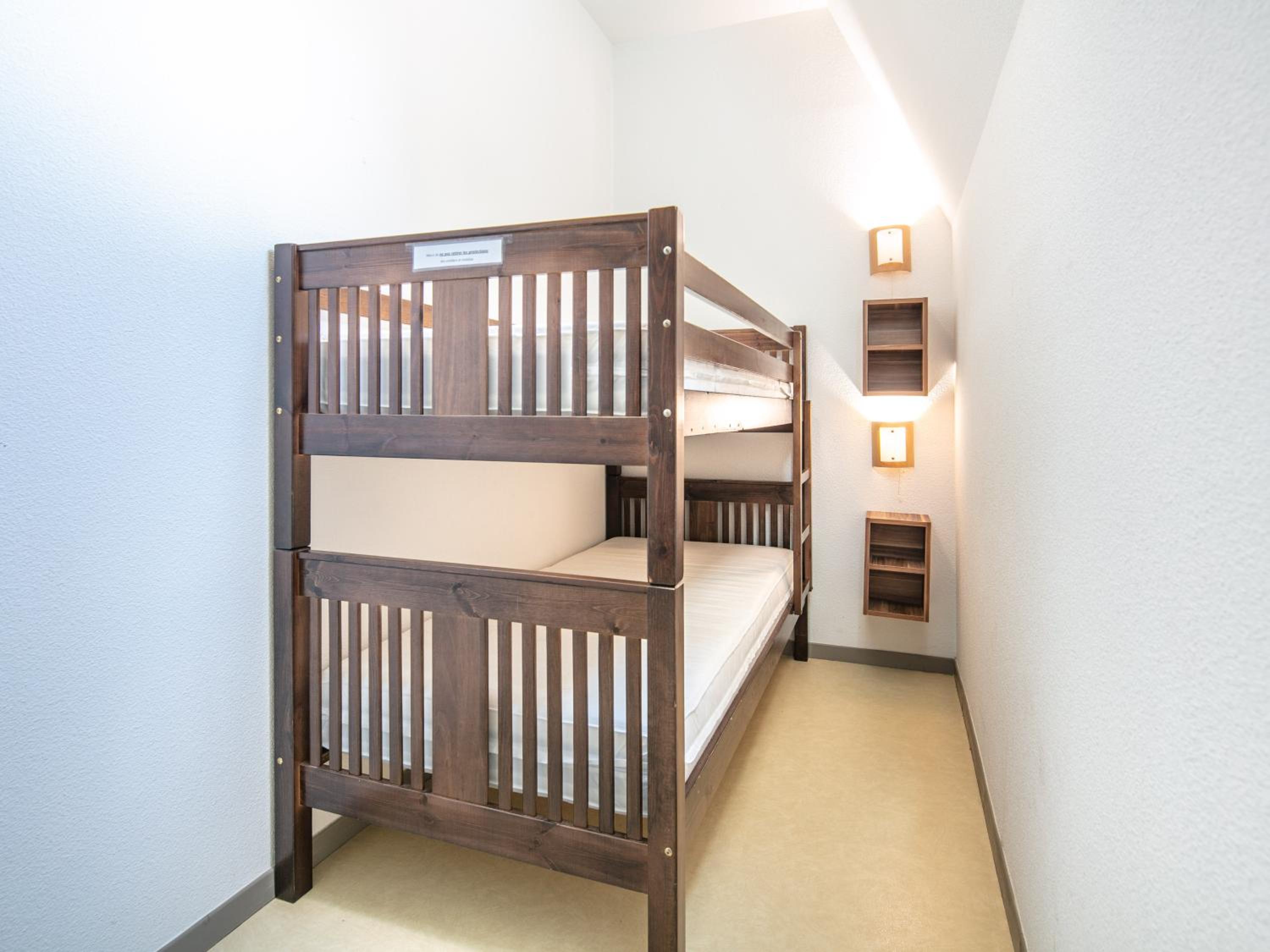 One-Bedroom Apartment With Cabin (6 Adults) - Photo 8