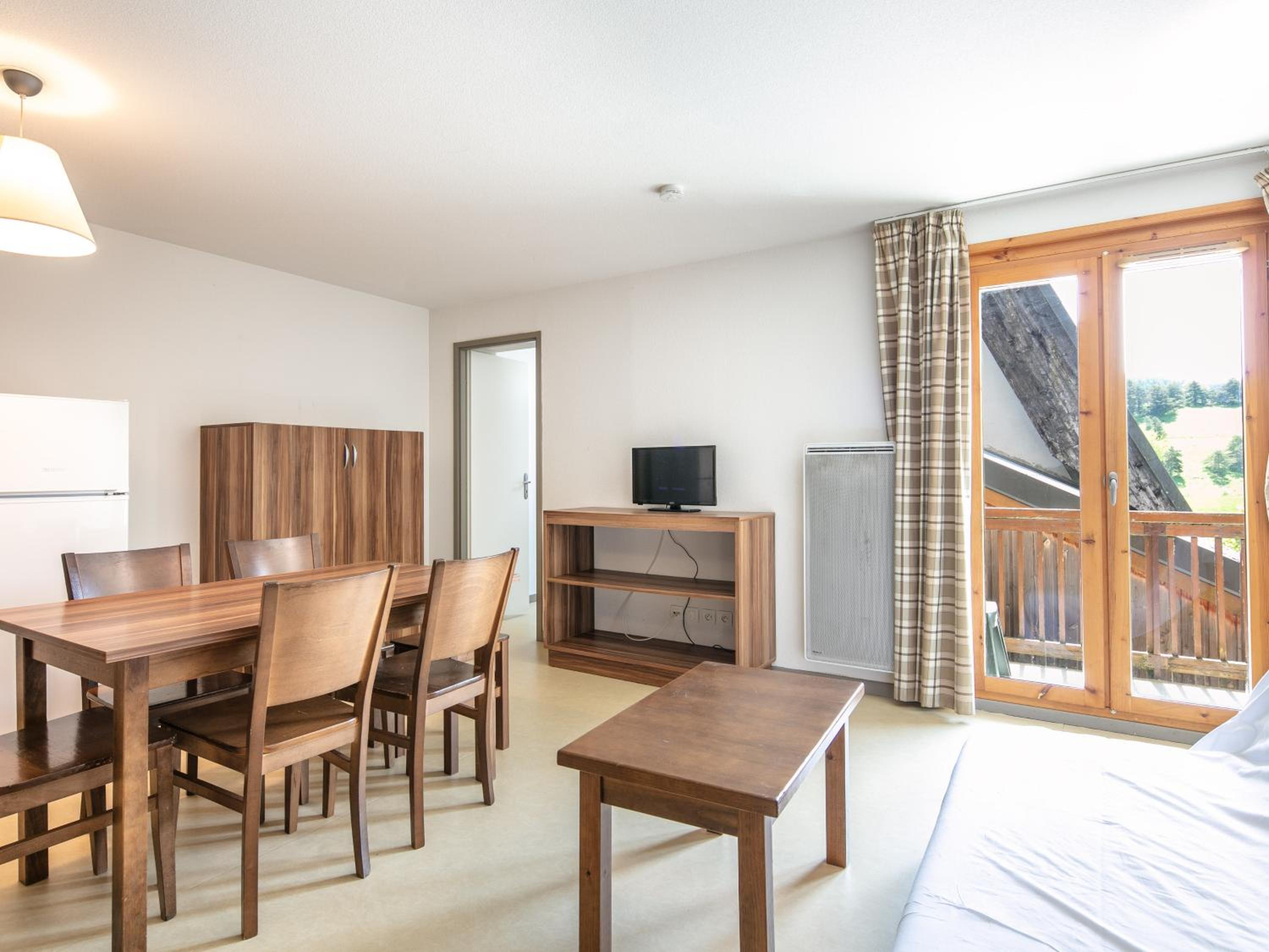 One-Bedroom Apartment With Cabin (6 Adults) - Photo 7