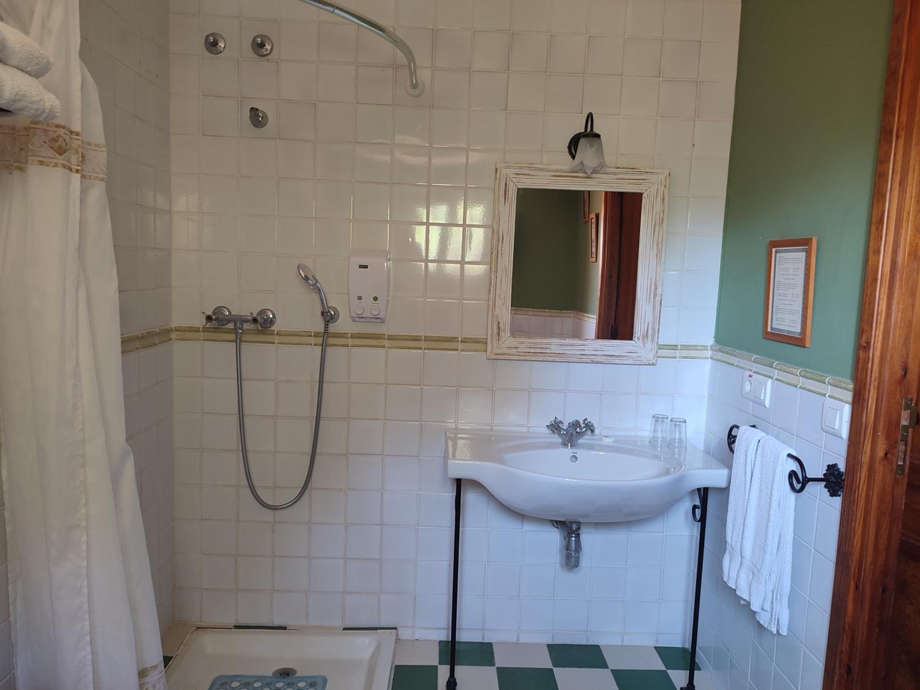 Triple Room - Disability Access photo 3