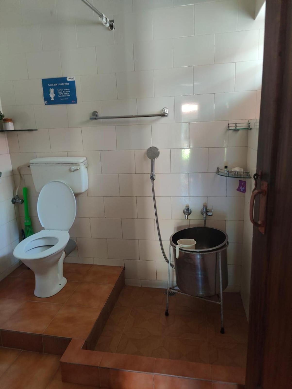 Deluxe Double Room (2 Adults + 1 Child) - Photo 2