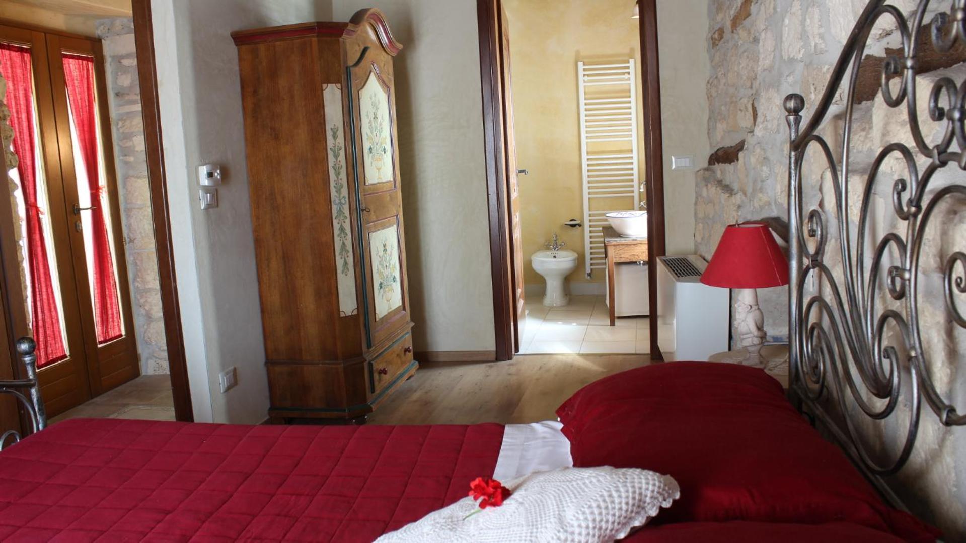 Double Room - Photo 1