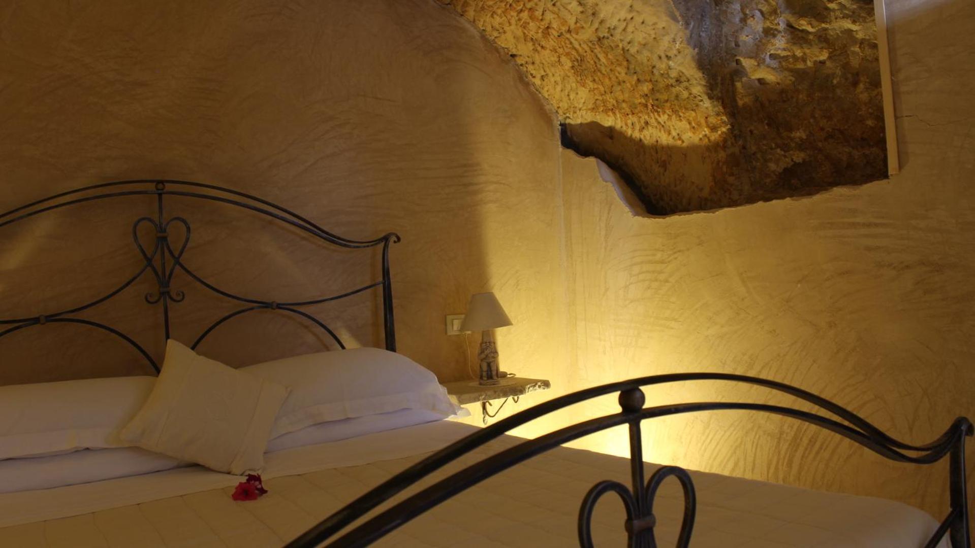 Double Room - Photo 14