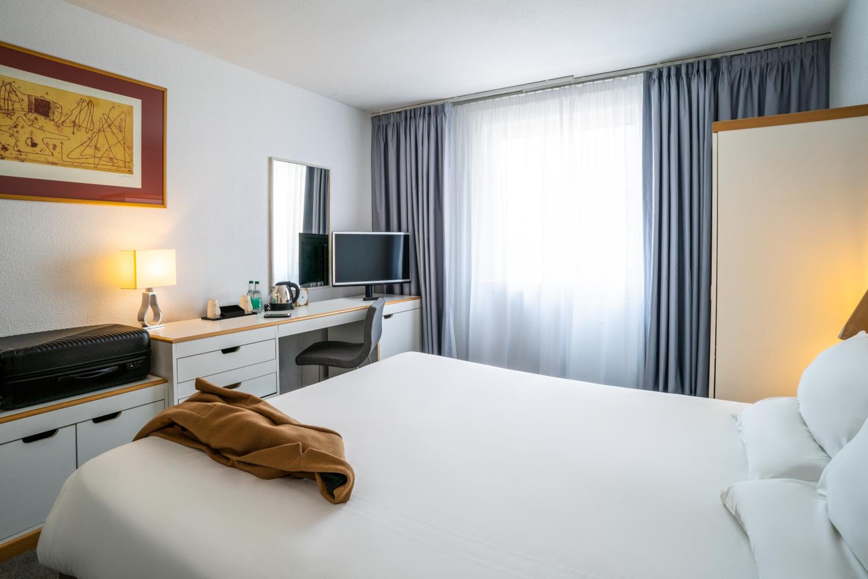 Standard Double Room - Disability Access - Photo 3