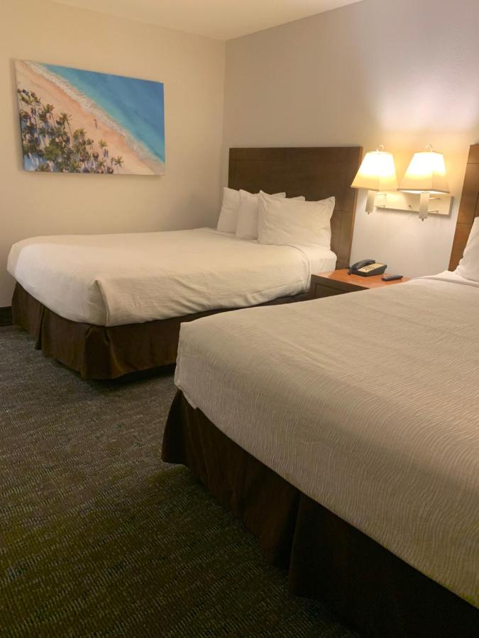 Queen room, 2 queen beds, Partial Gulf view