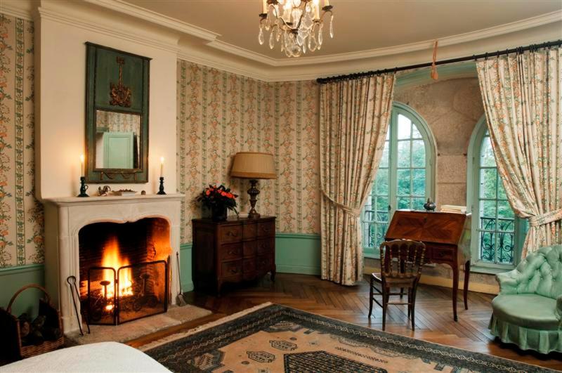 Five-Bedroom House photo 1
