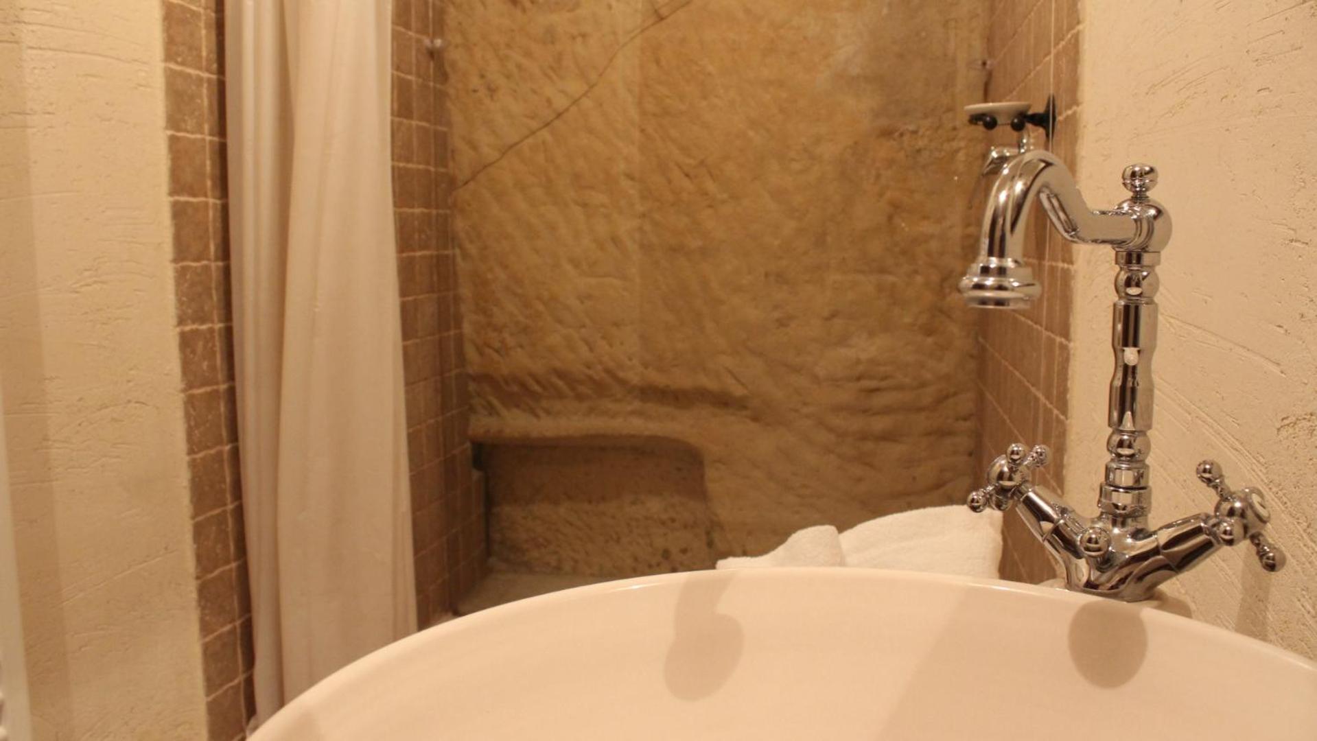 Double Room - Photo 10