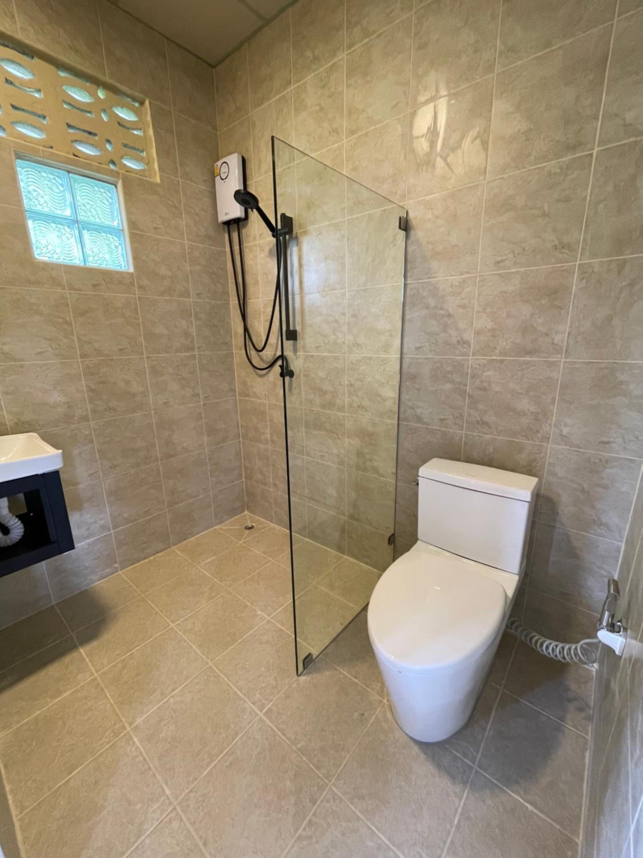 Double Room with Private Bathroom - Photo 11