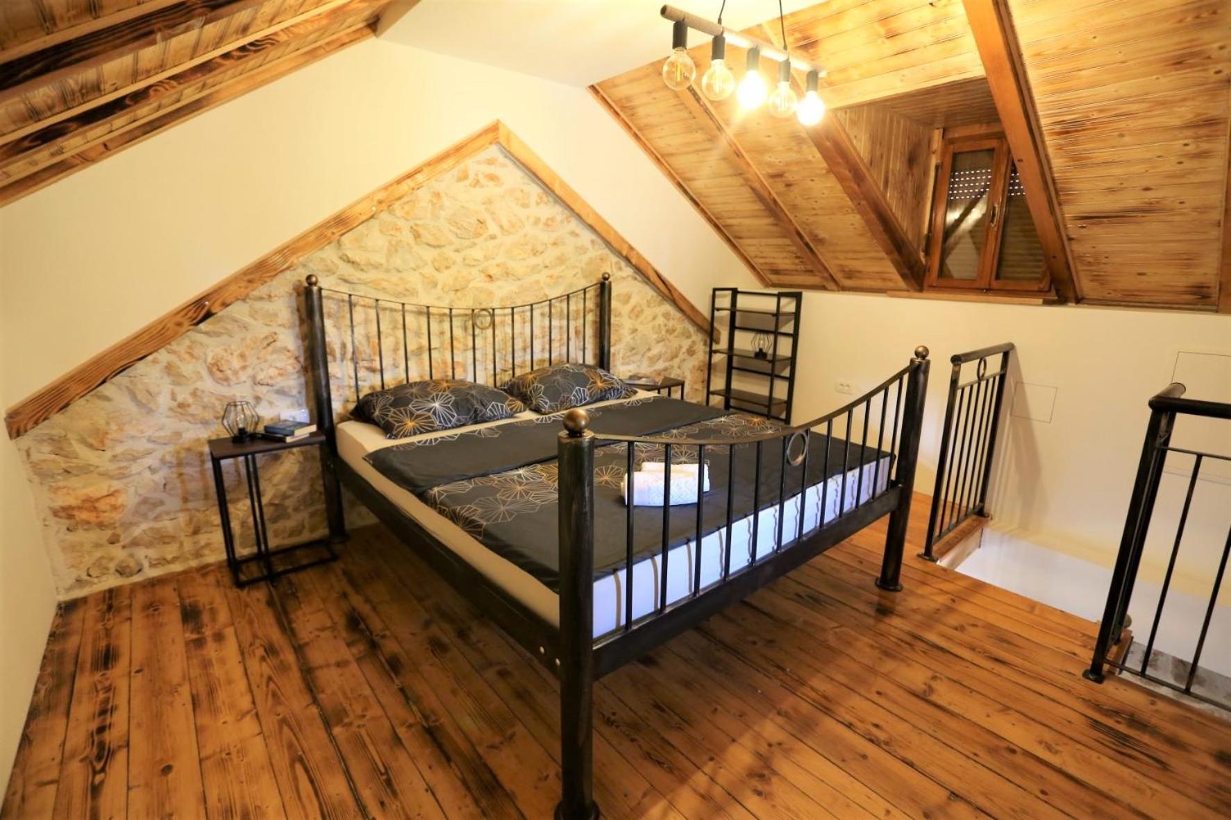 One-Bedroom House photo 1