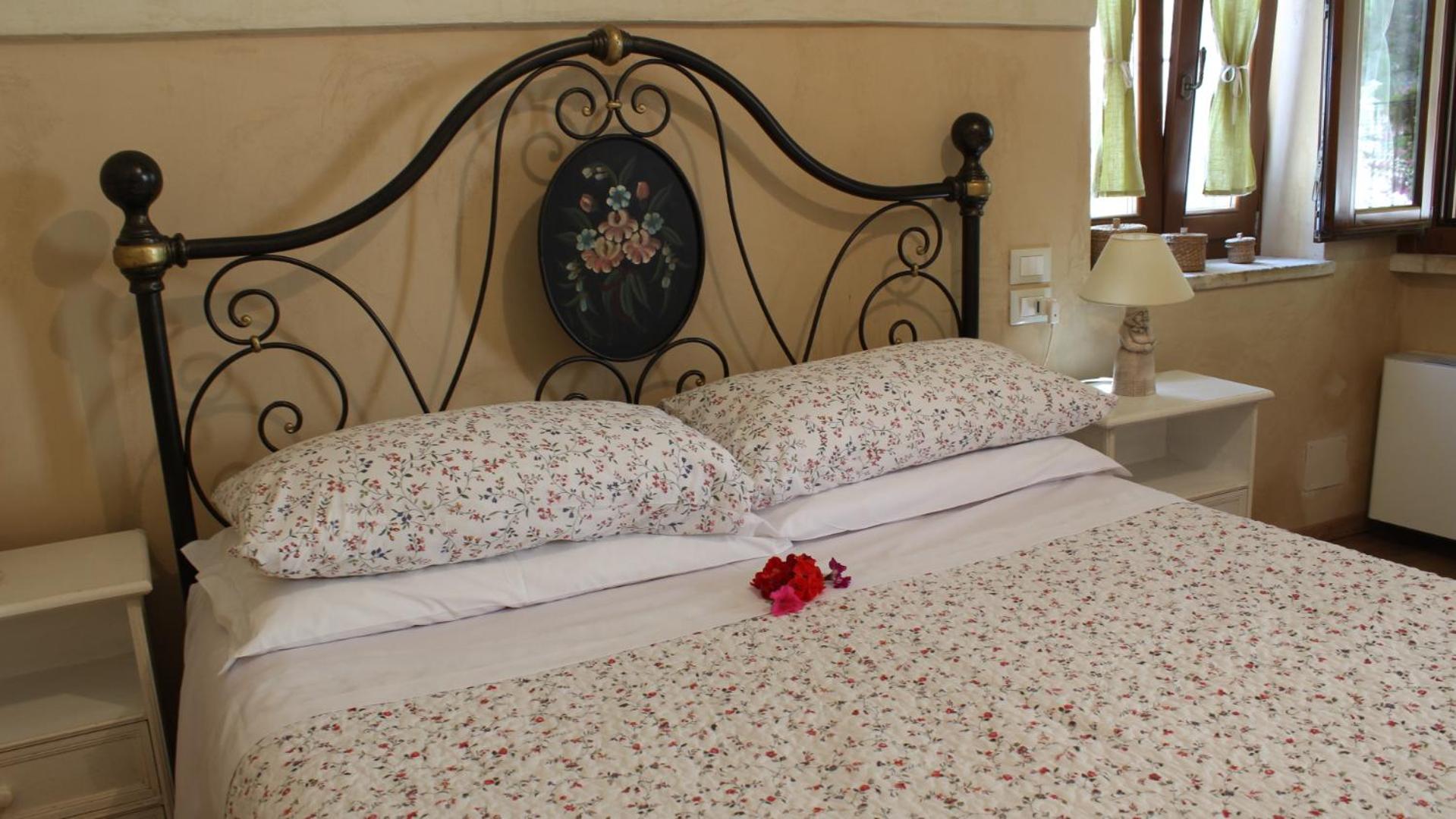 Double Room - Photo 3