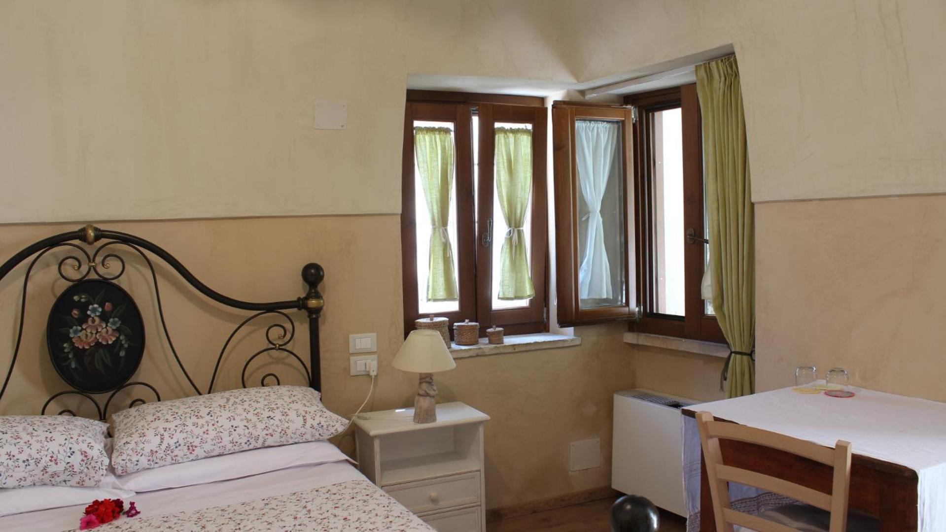 Double Room - Photo 5